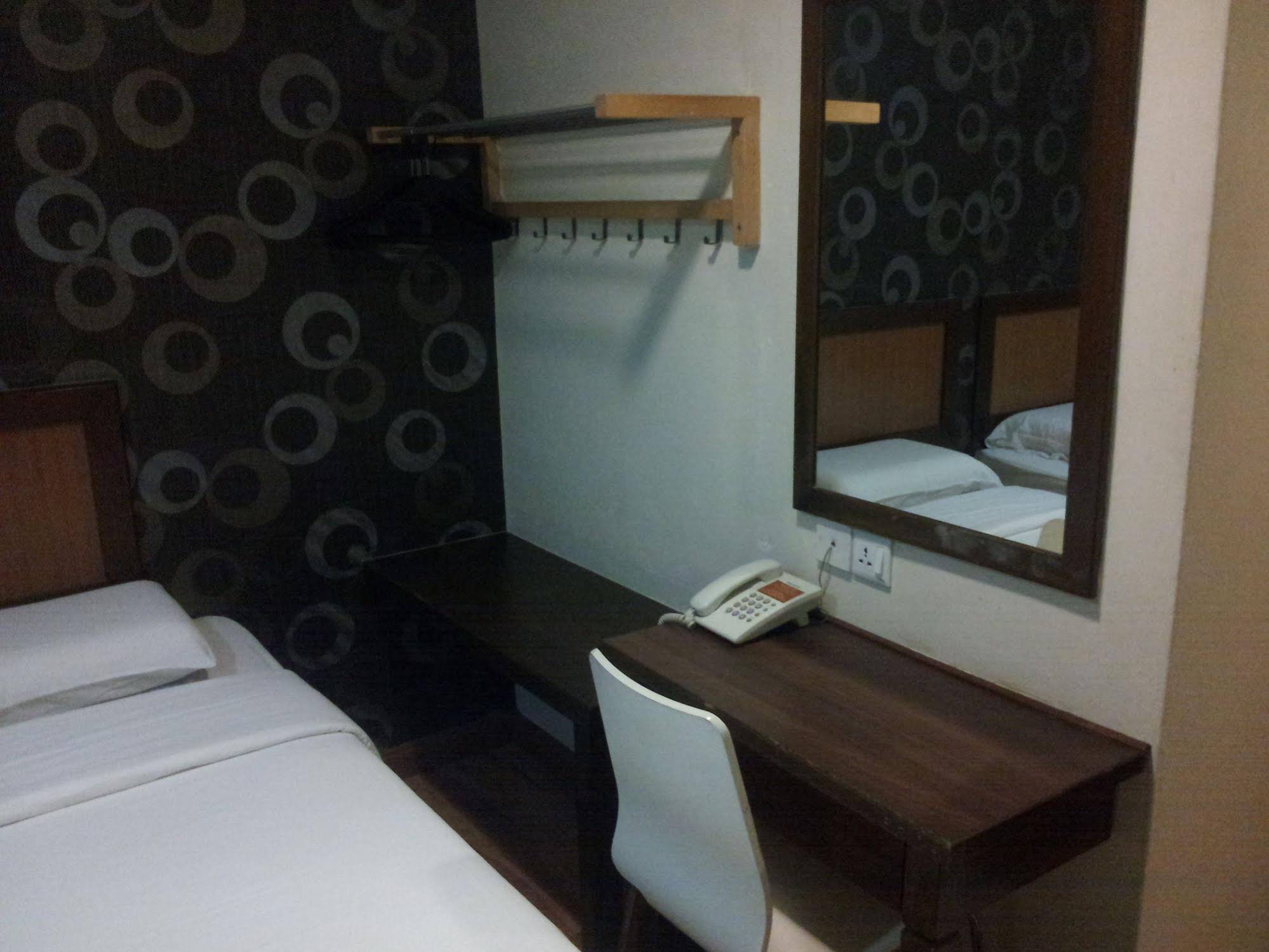 Queenspark Hotel