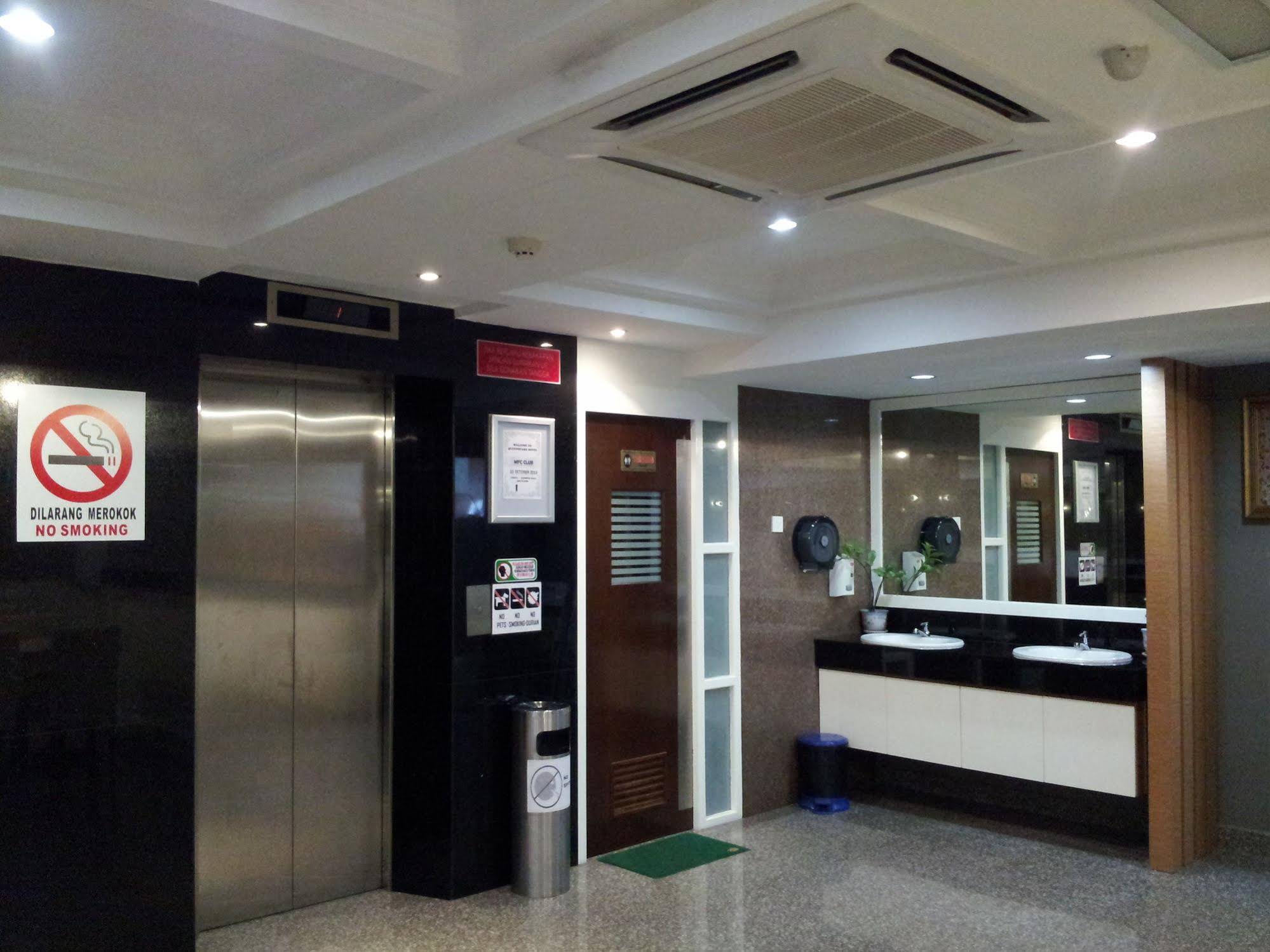 Queenspark Hotel