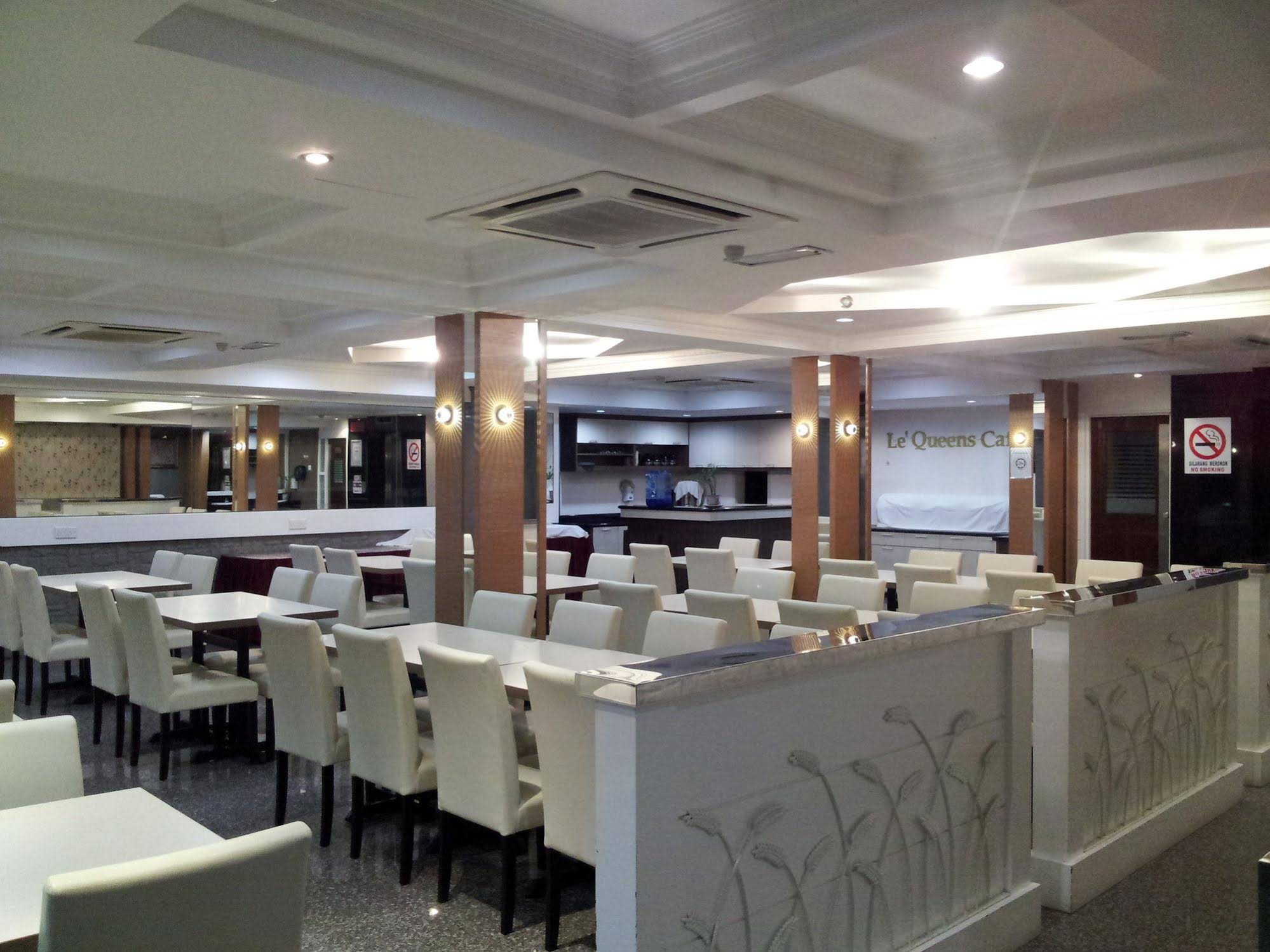 Queenspark Hotel