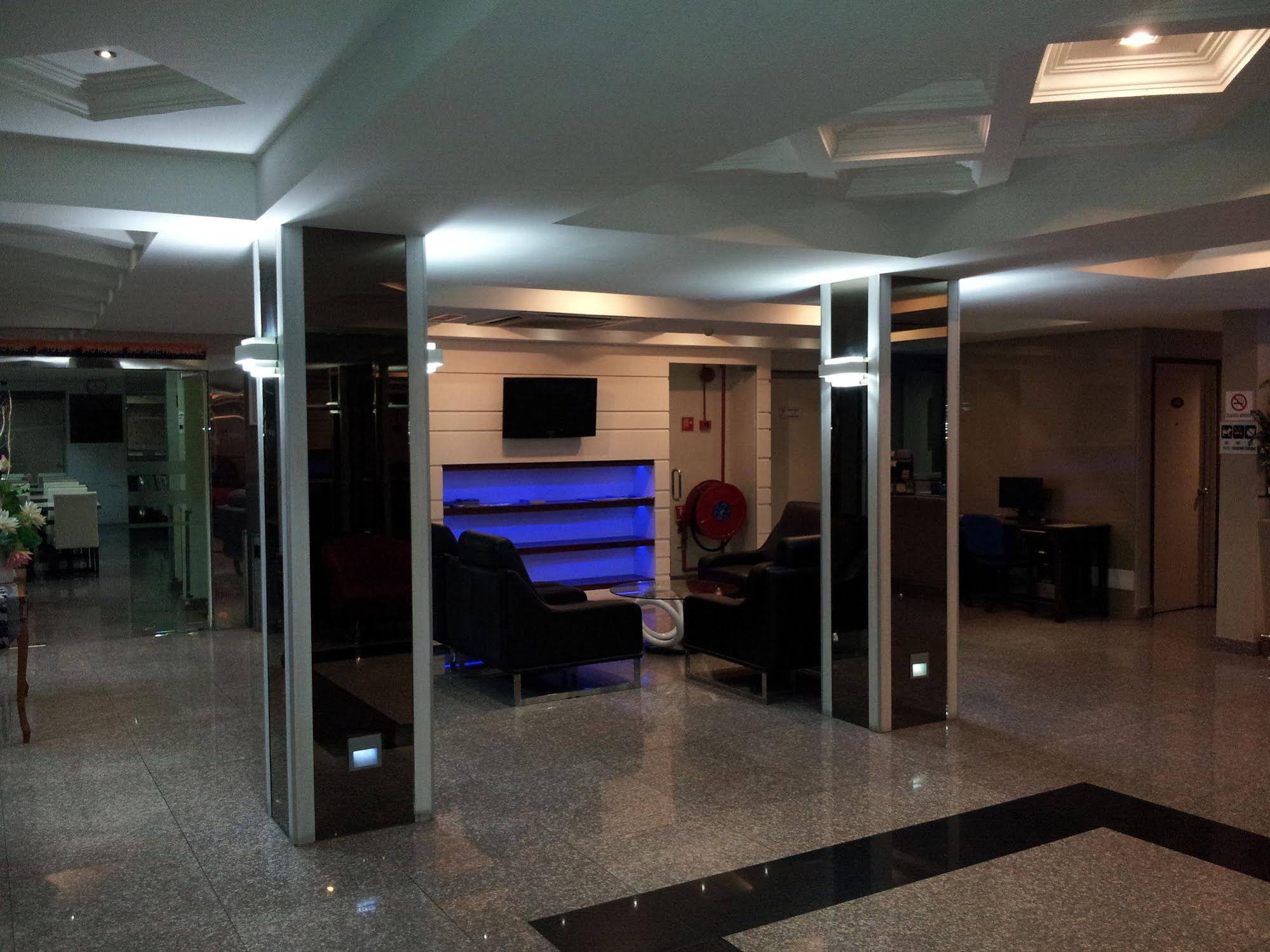 Queenspark Hotel