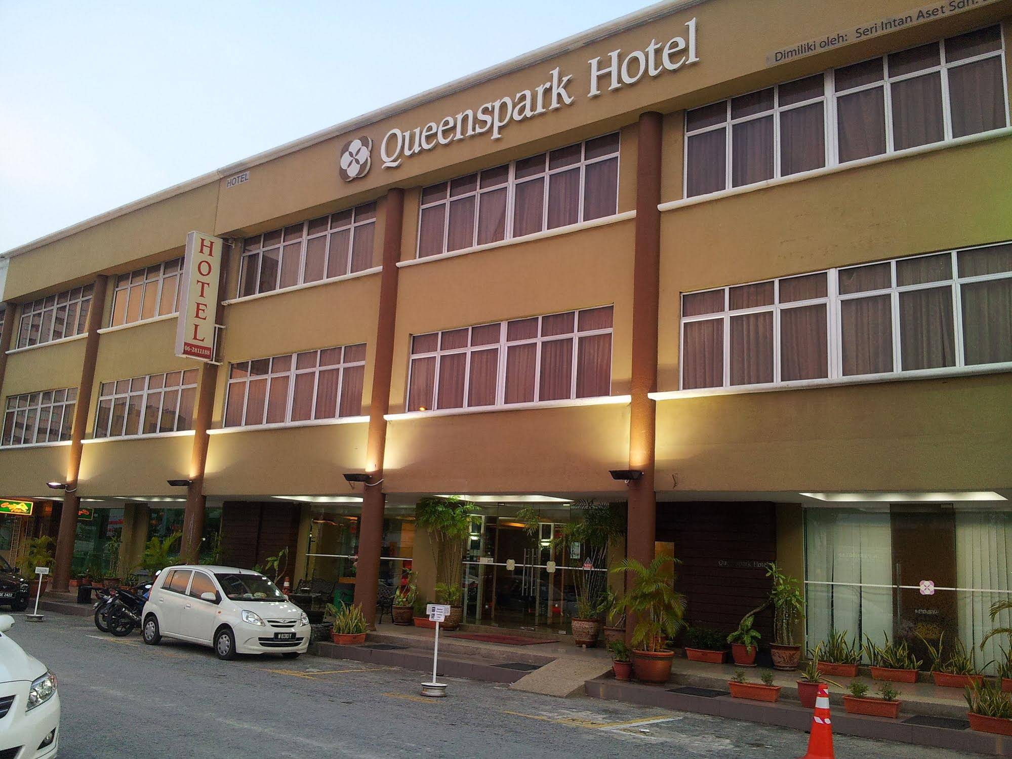 Queenspark Hotel