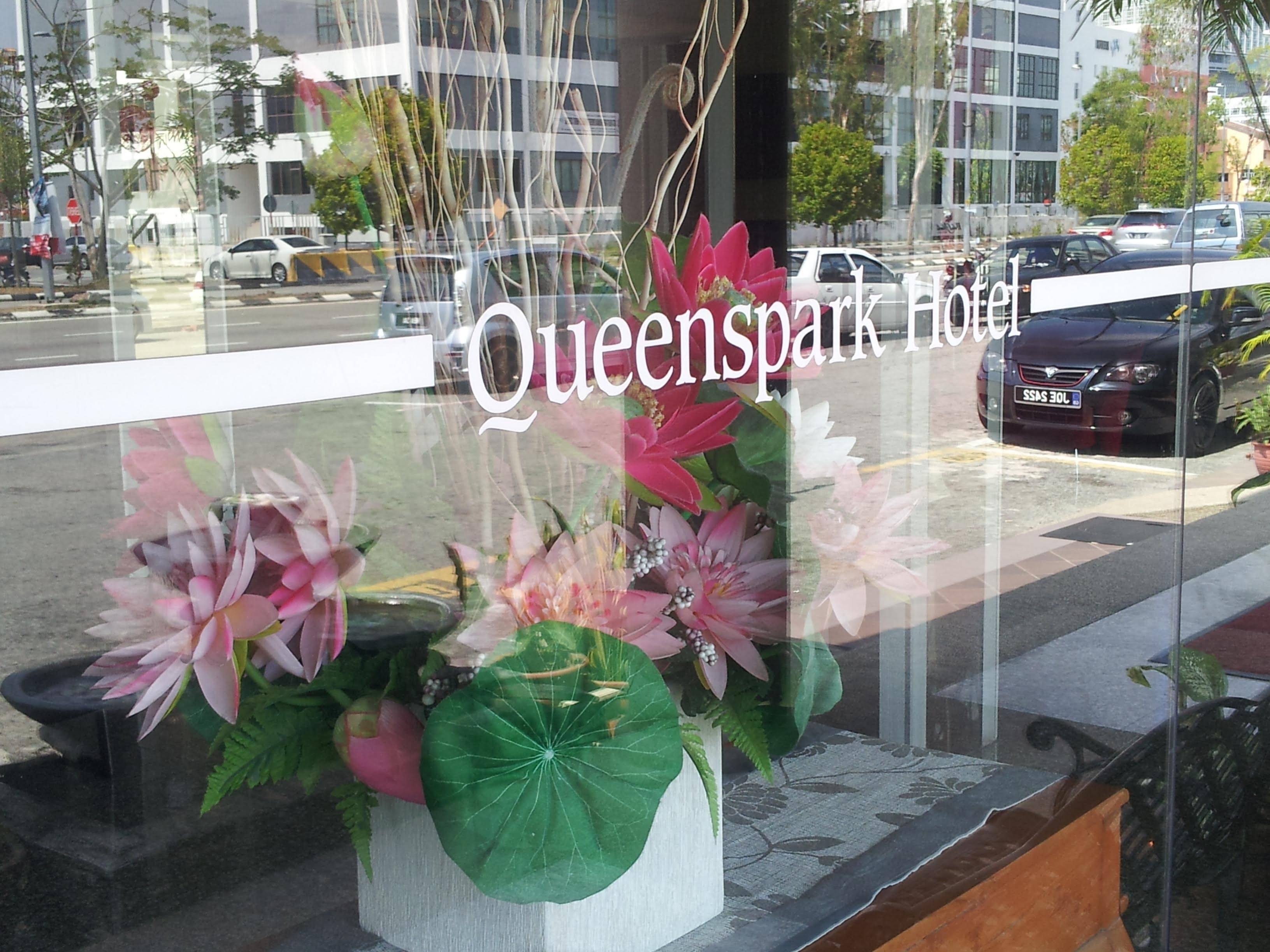 Queenspark Hotel