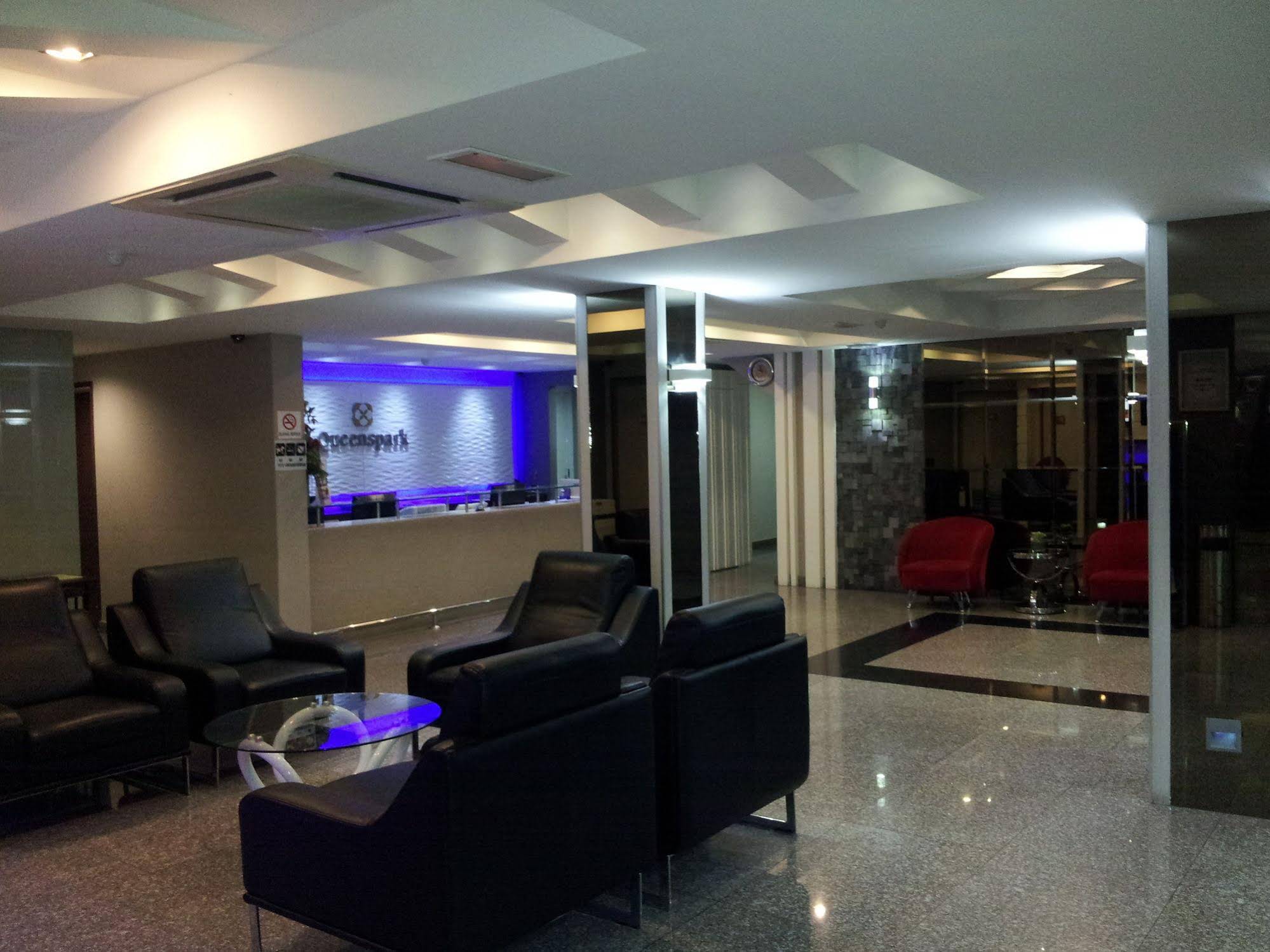 Queenspark Hotel