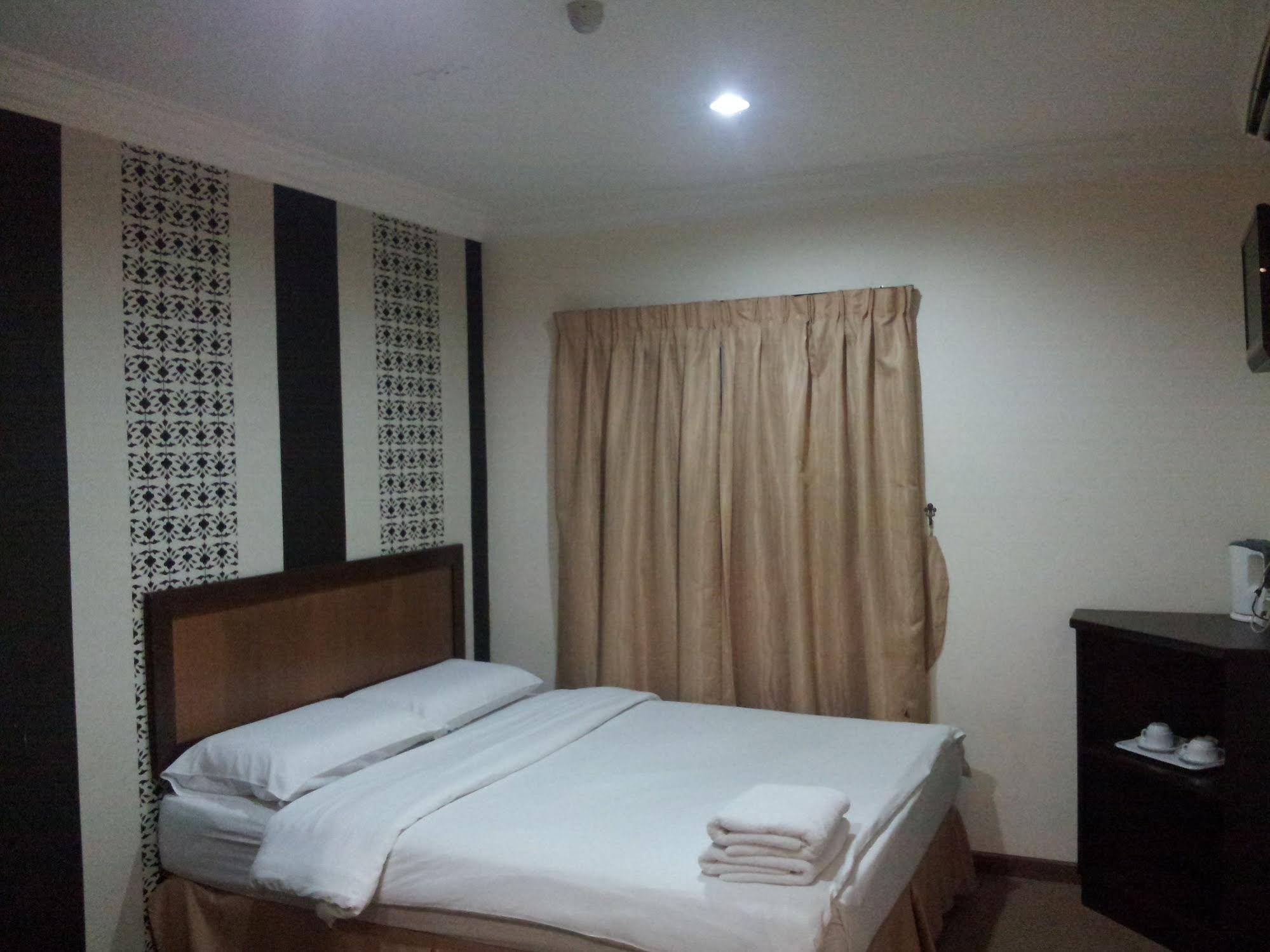 Queenspark Hotel