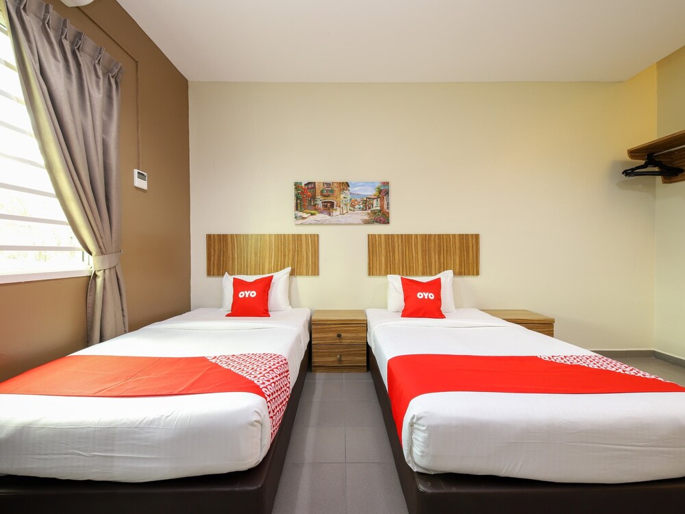 Riaz Hotel by OYO Rooms
