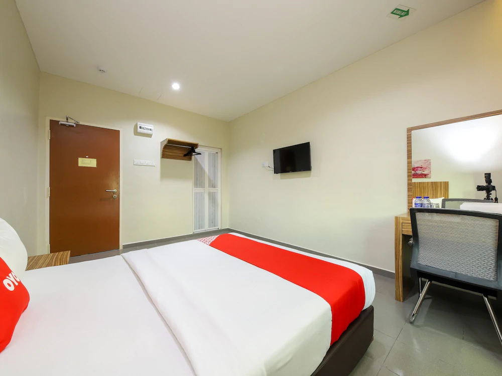 Riaz Hotel by OYO Rooms