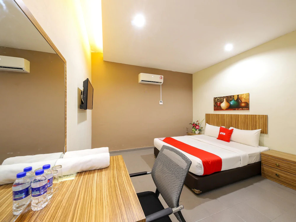 Riaz Hotel by OYO Rooms