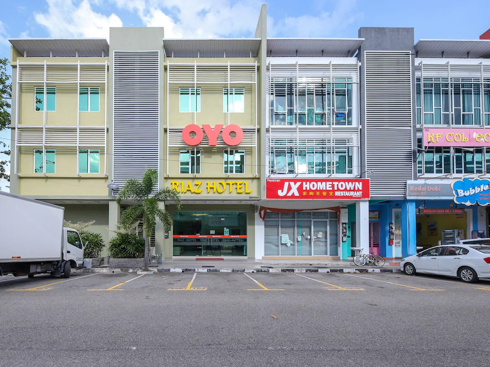 Riaz Hotel by OYO Rooms