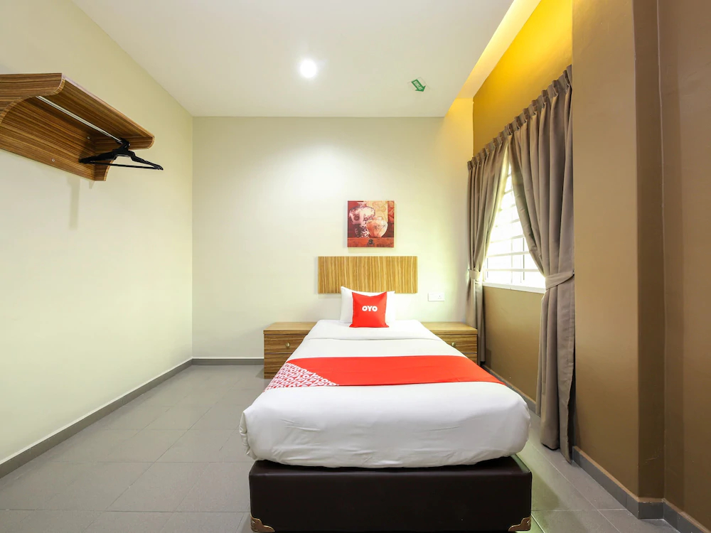 Riaz Hotel by OYO Rooms