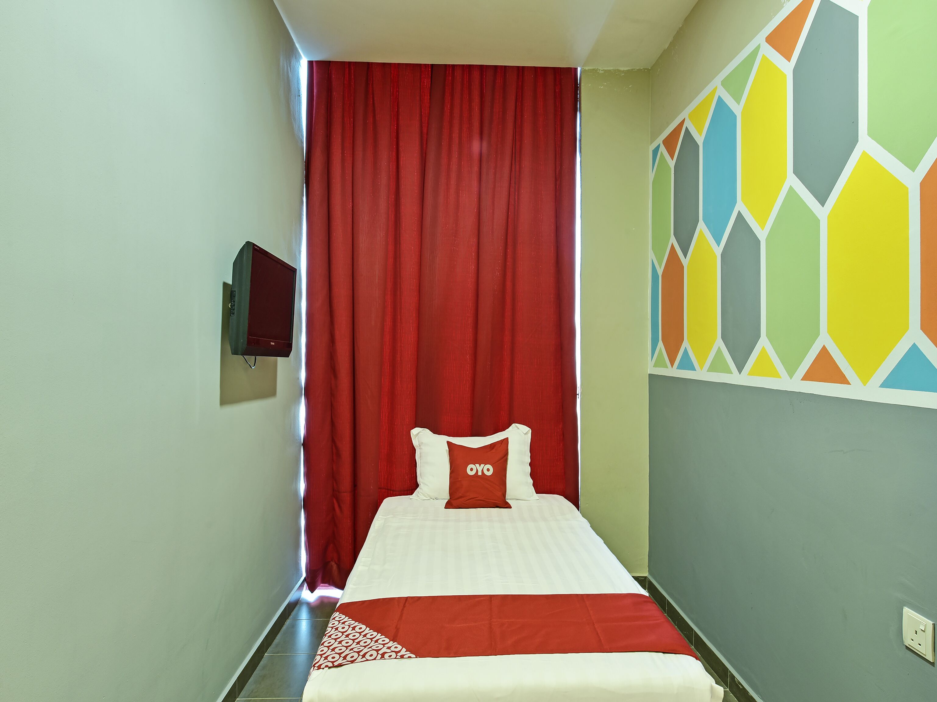 Venomi Hotel by OYO