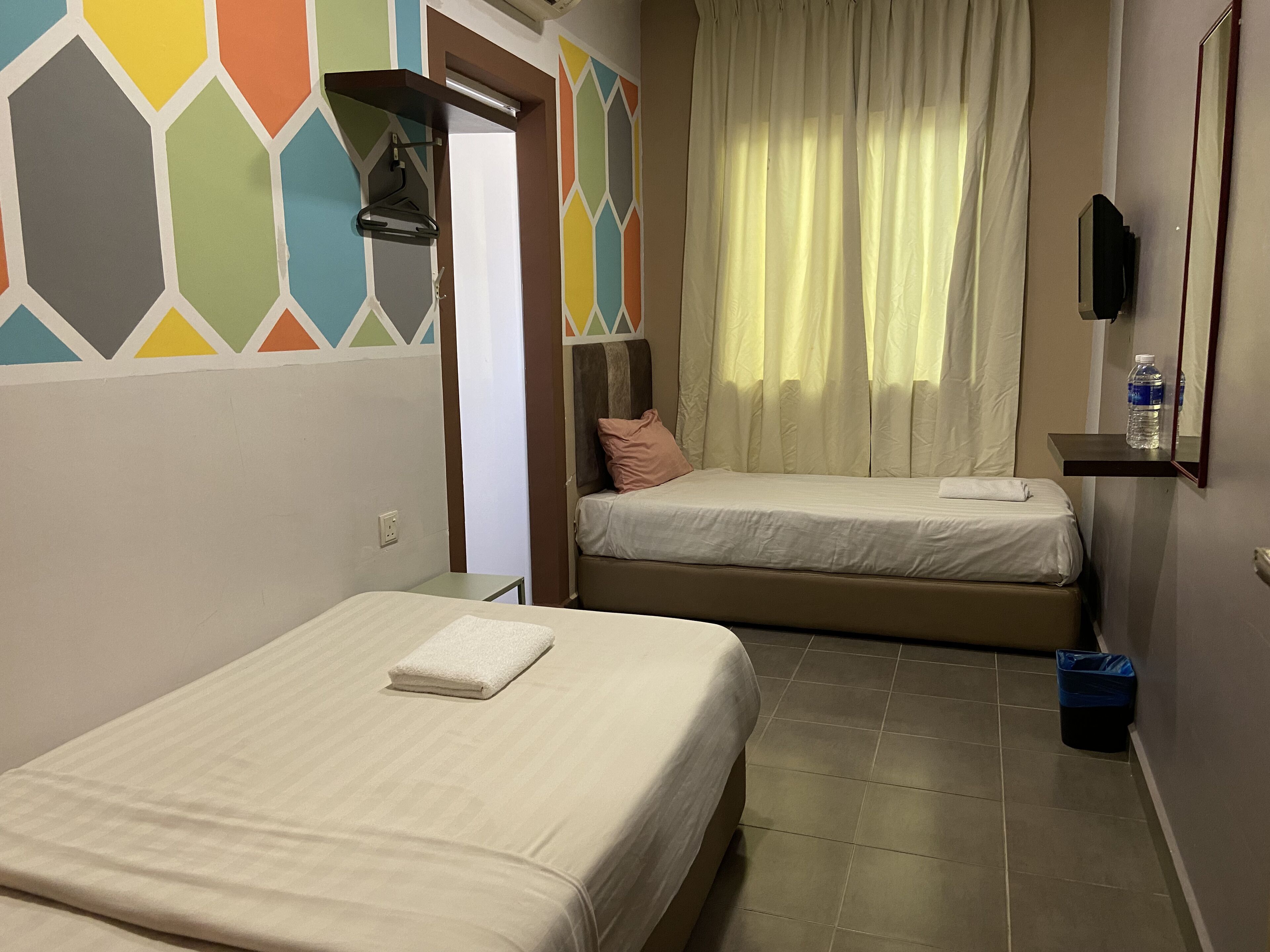 Venomi Hotel by OYO