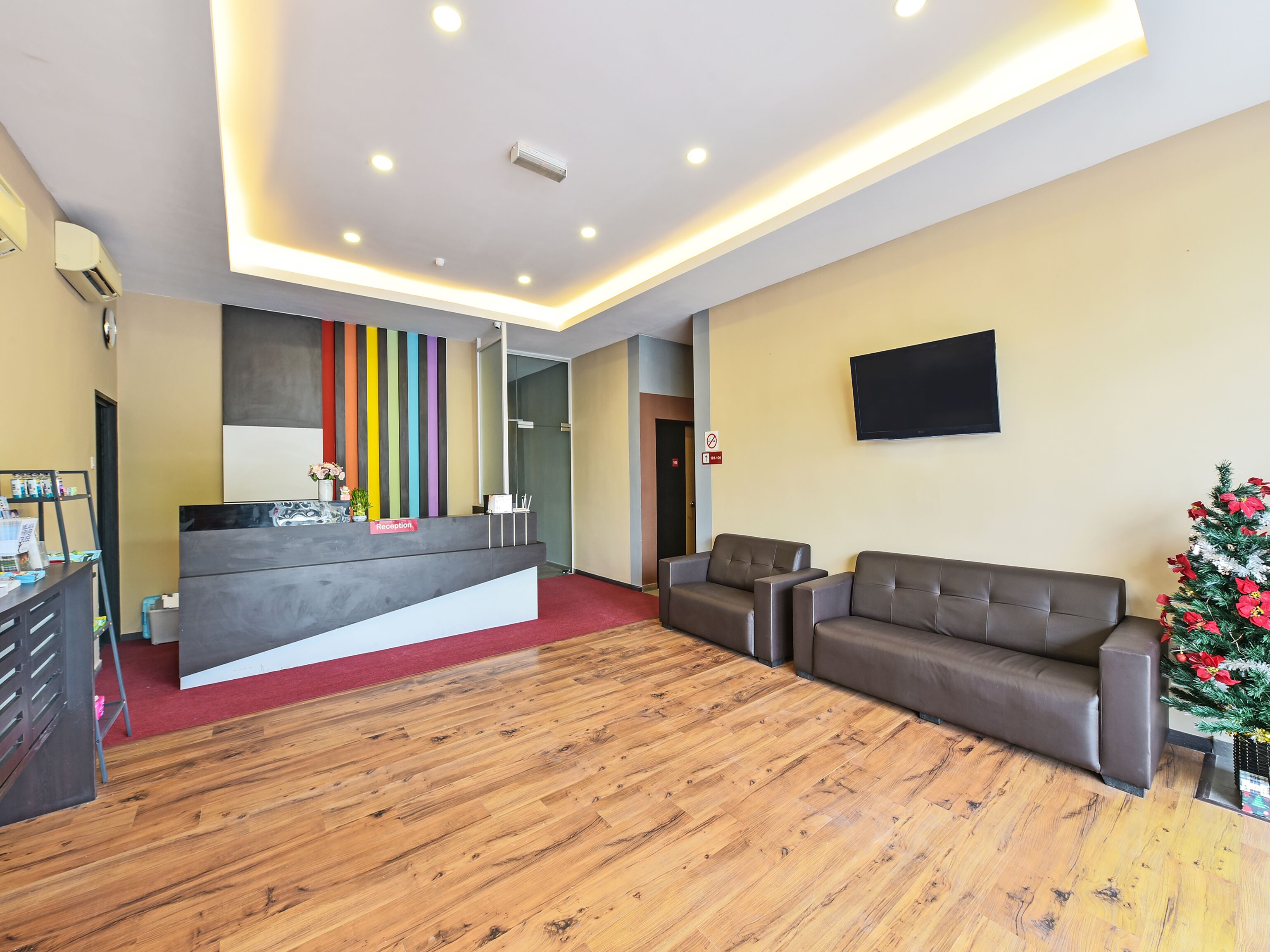 Venomi Hotel by OYO
