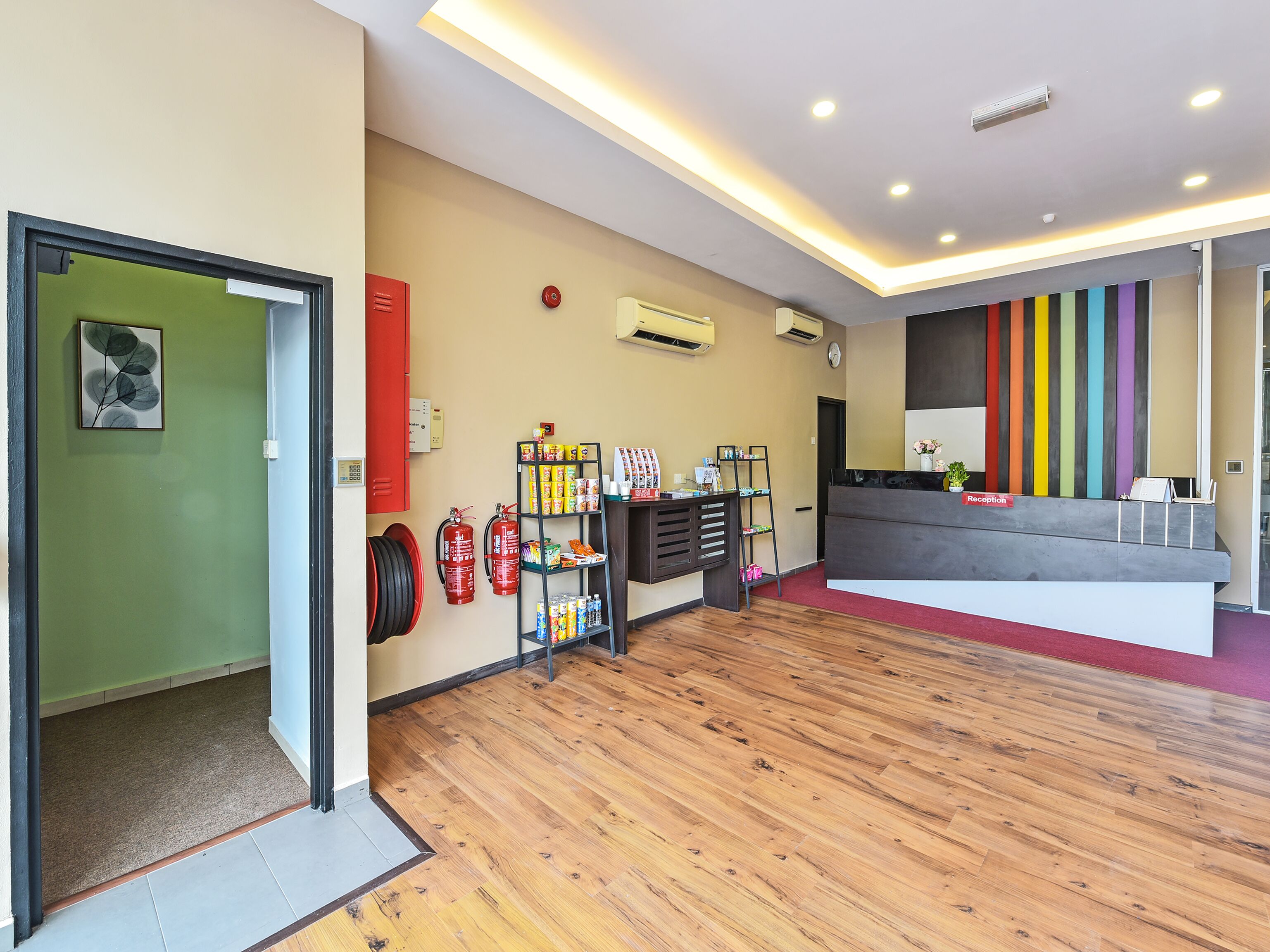 Venomi Hotel by OYO