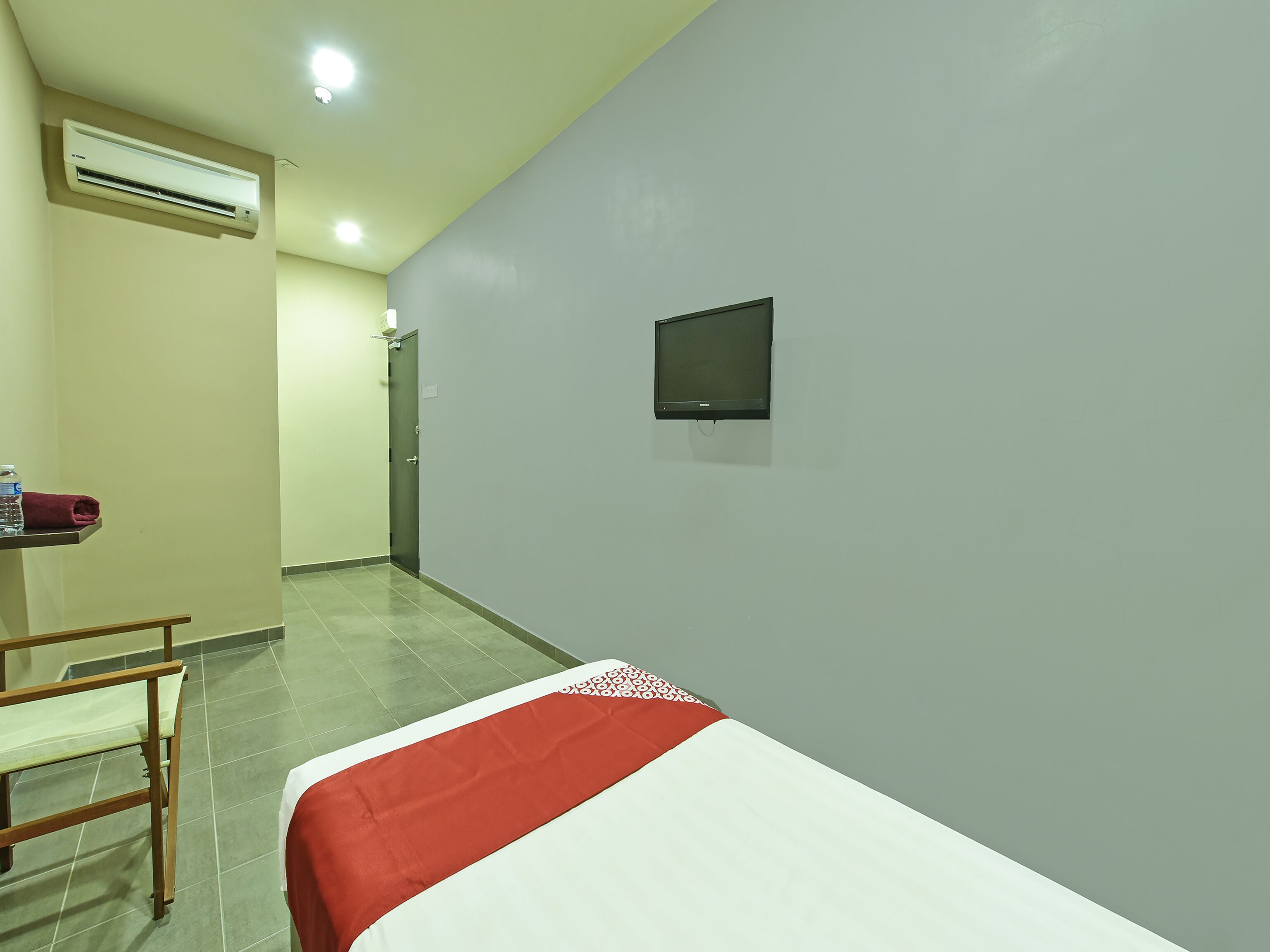 Venomi Hotel by OYO
