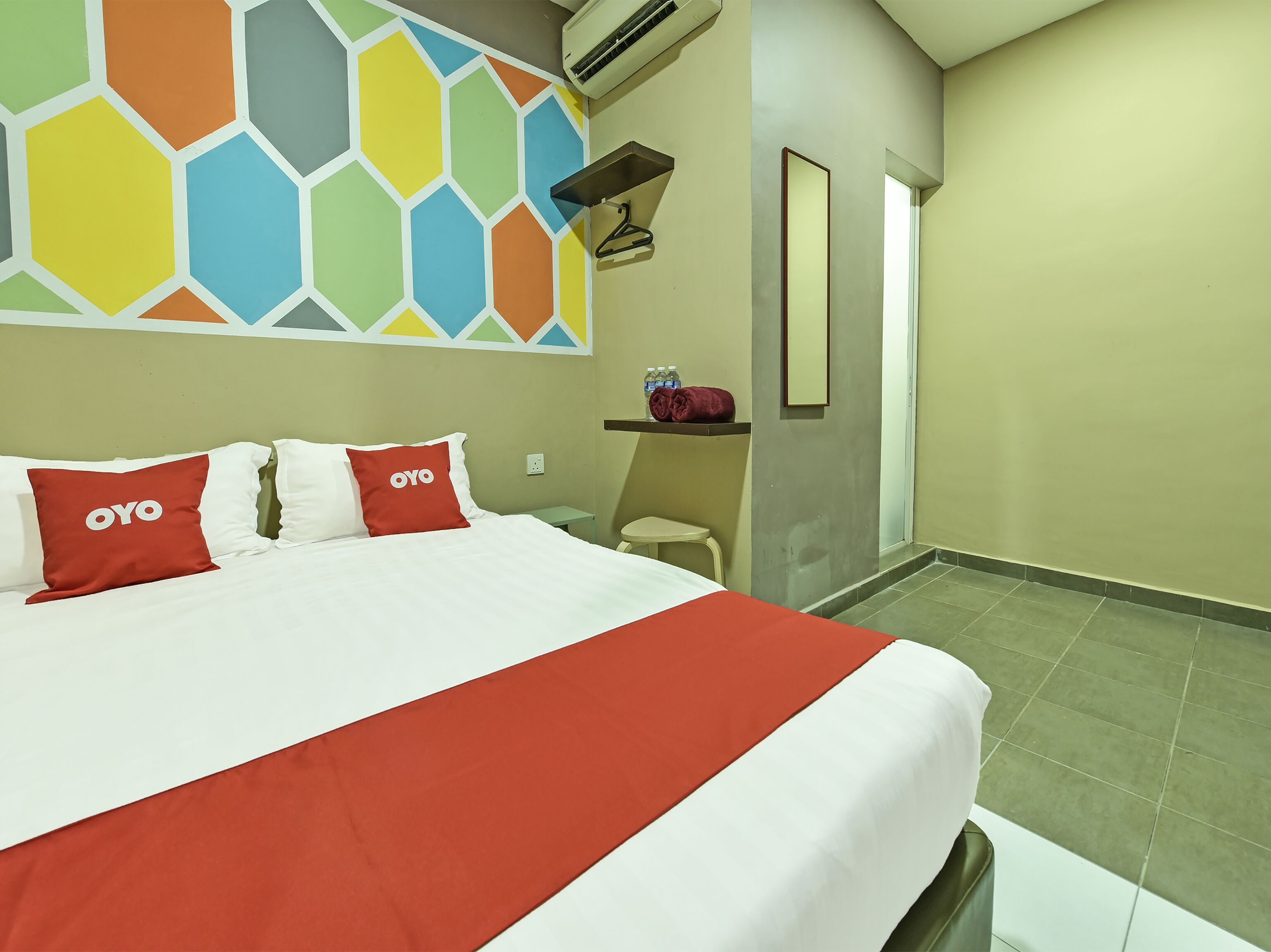 Venomi Hotel by OYO