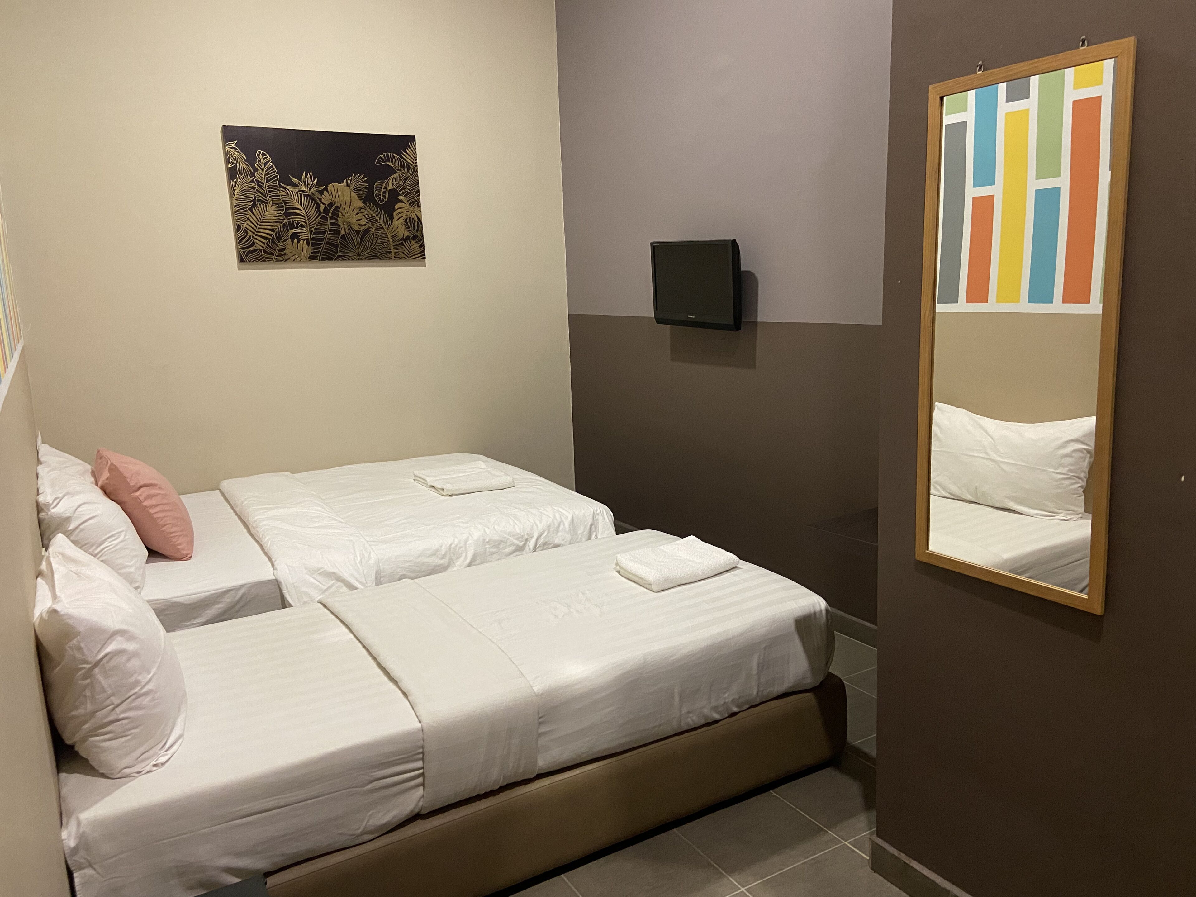 Venomi Hotel by OYO