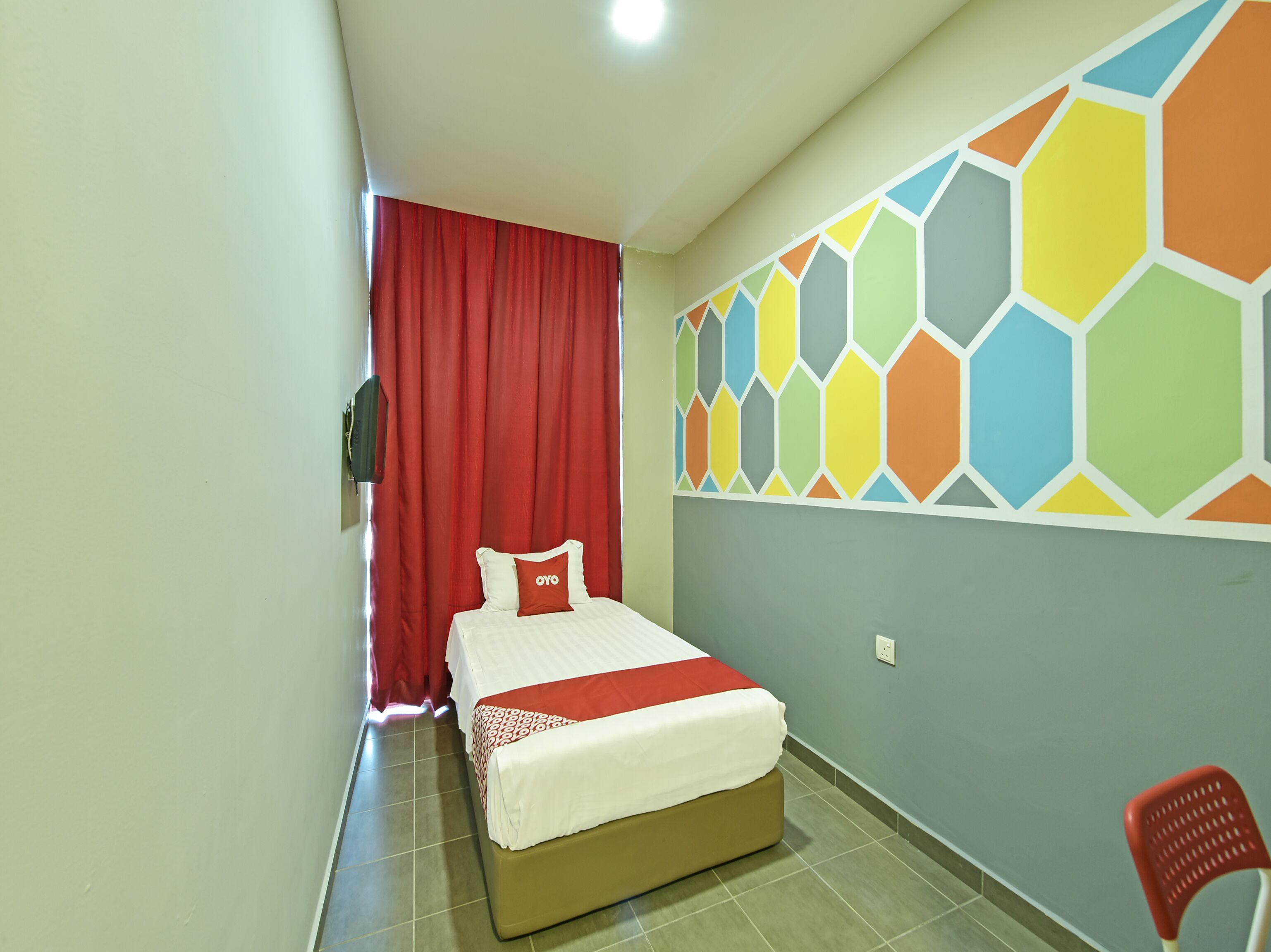 Venomi Hotel by OYO