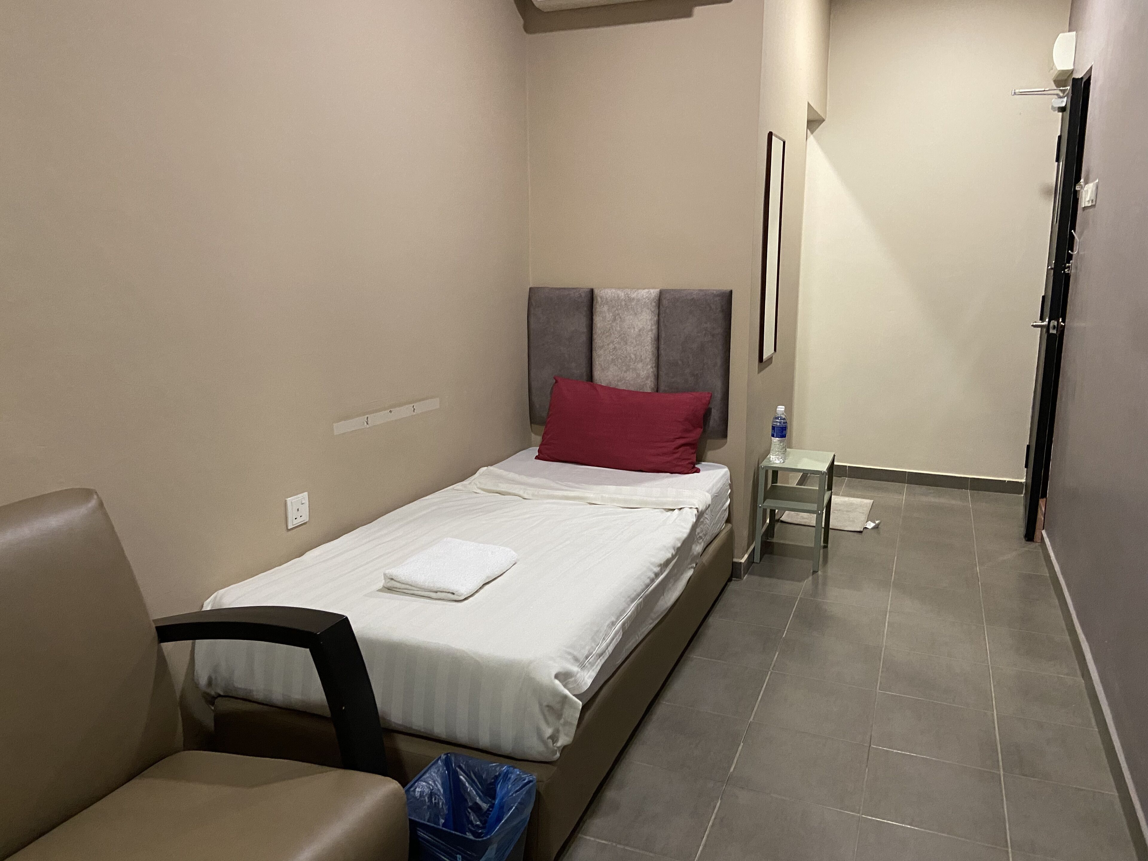 Venomi Hotel by OYO