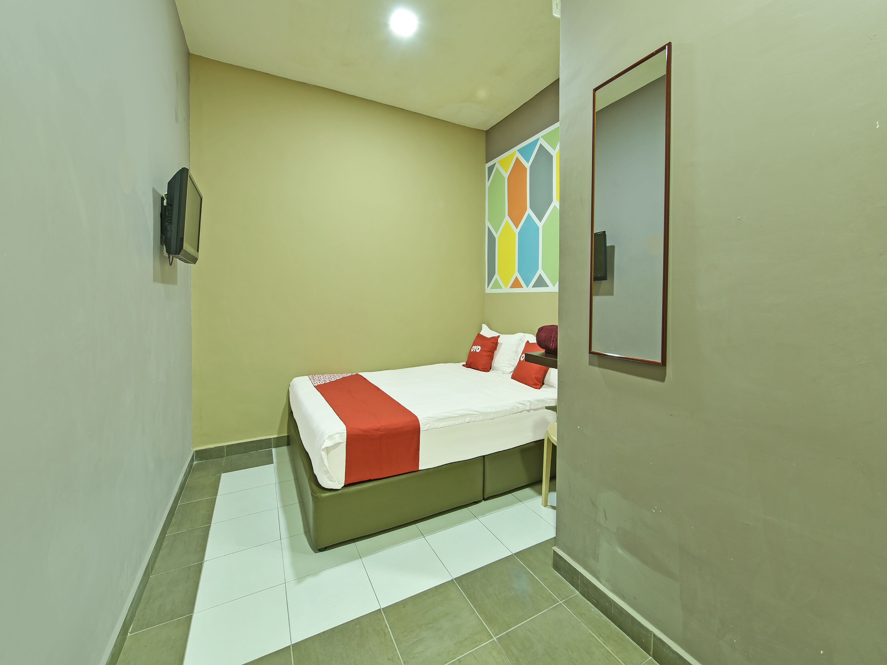 Venomi Hotel by OYO