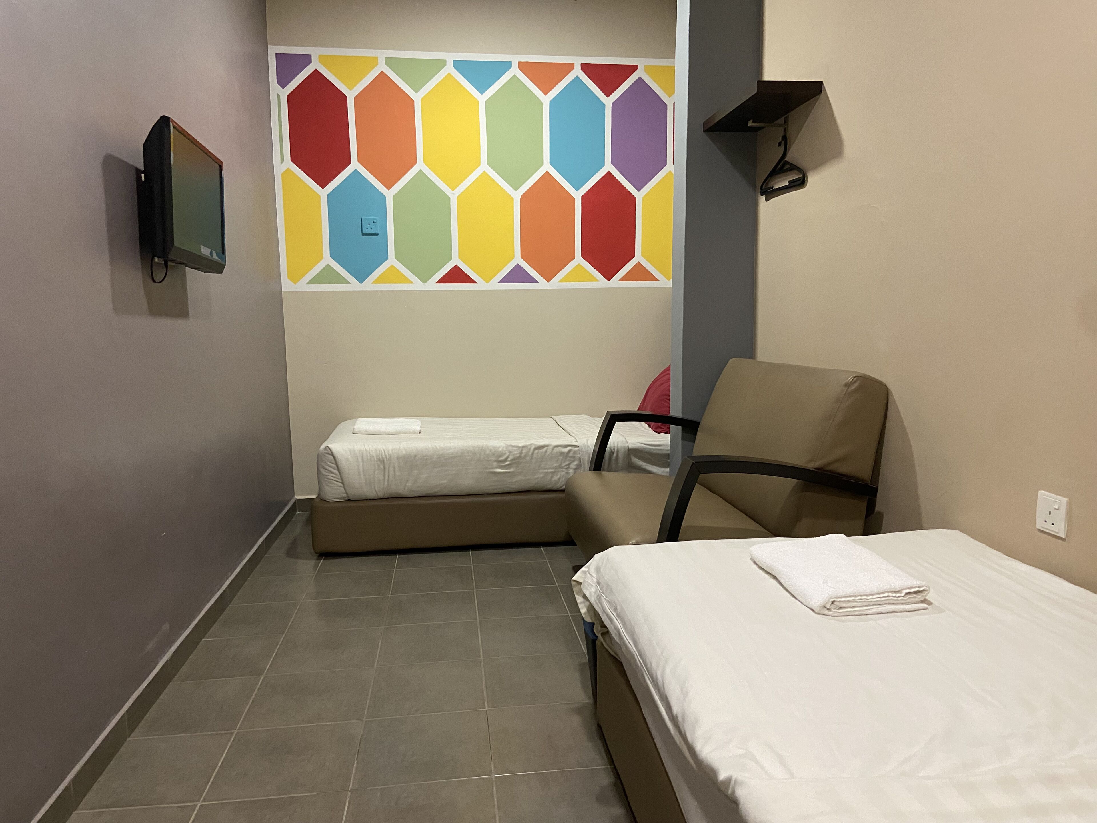 Venomi Hotel by OYO