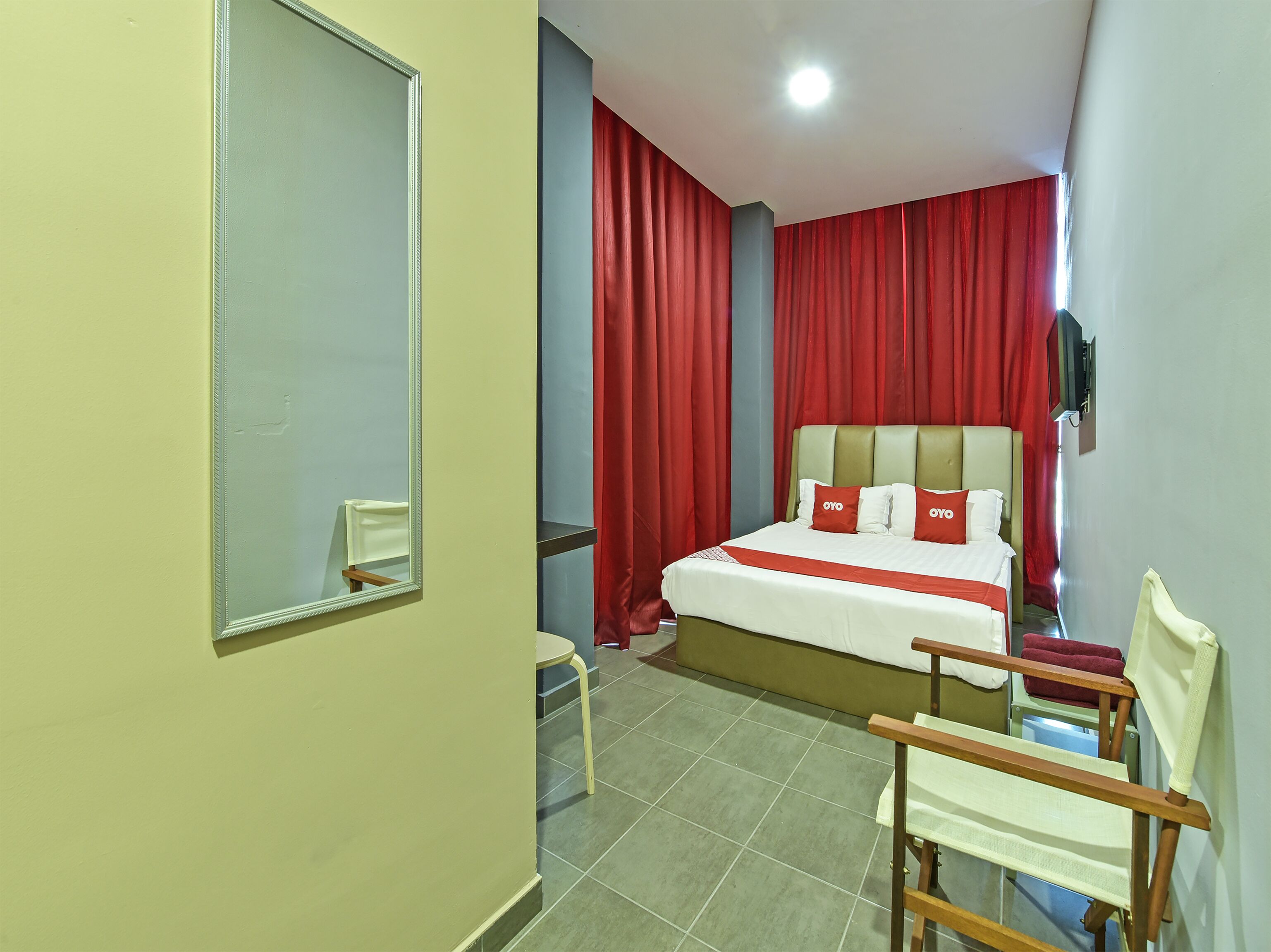 Venomi Hotel by OYO