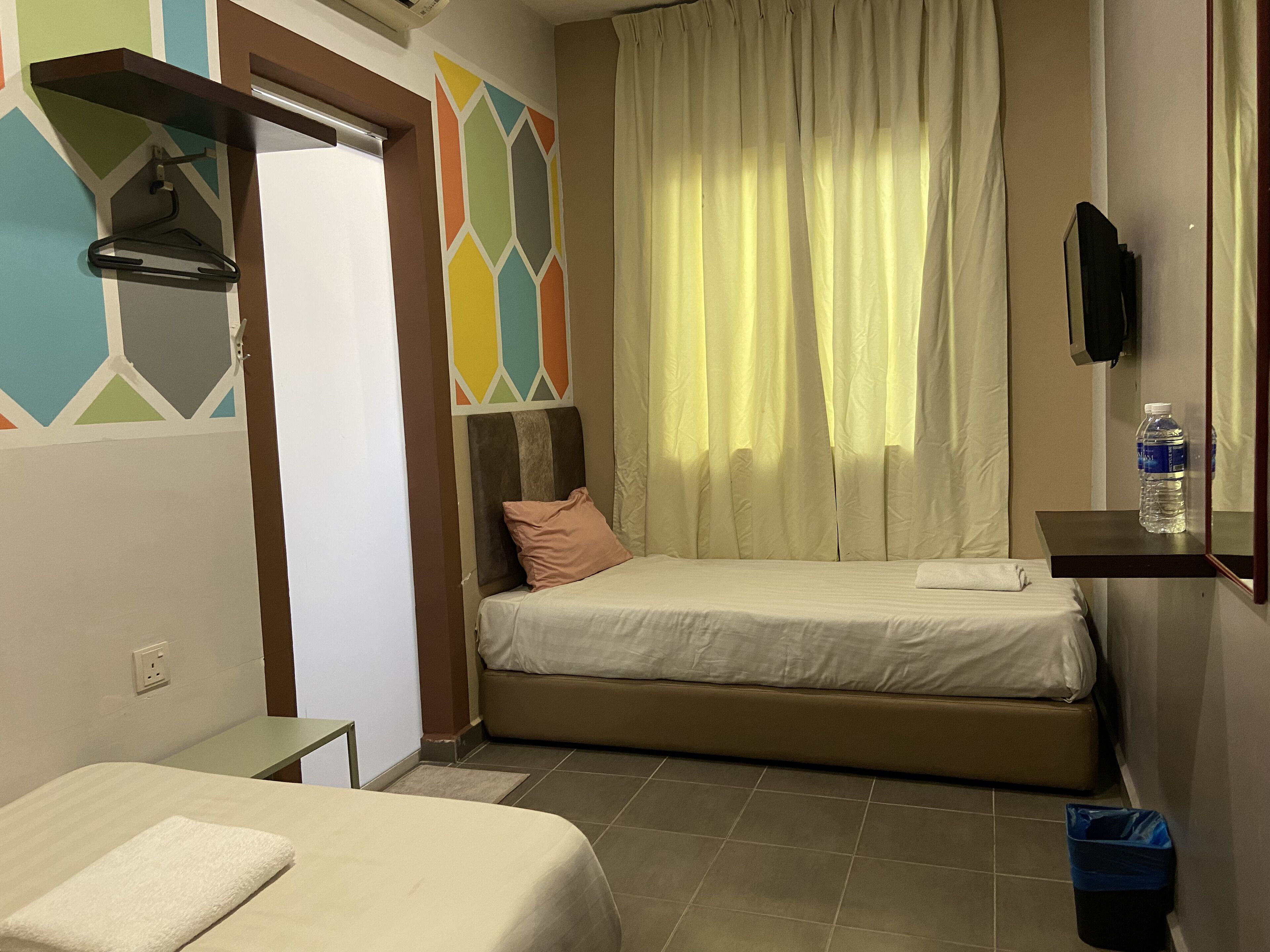Venomi Hotel by OYO