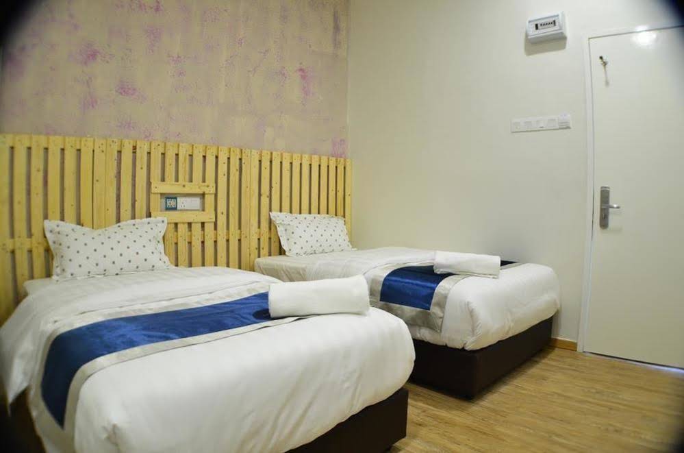 Swing & Pillows @ Kota Warisan