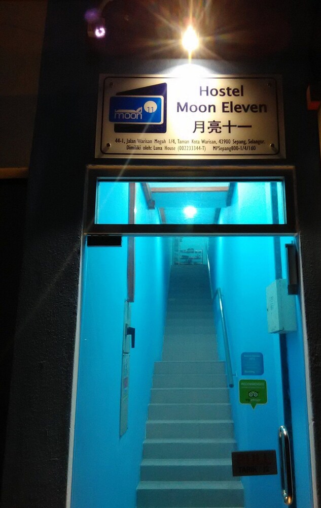 Moon Eleven Hostel