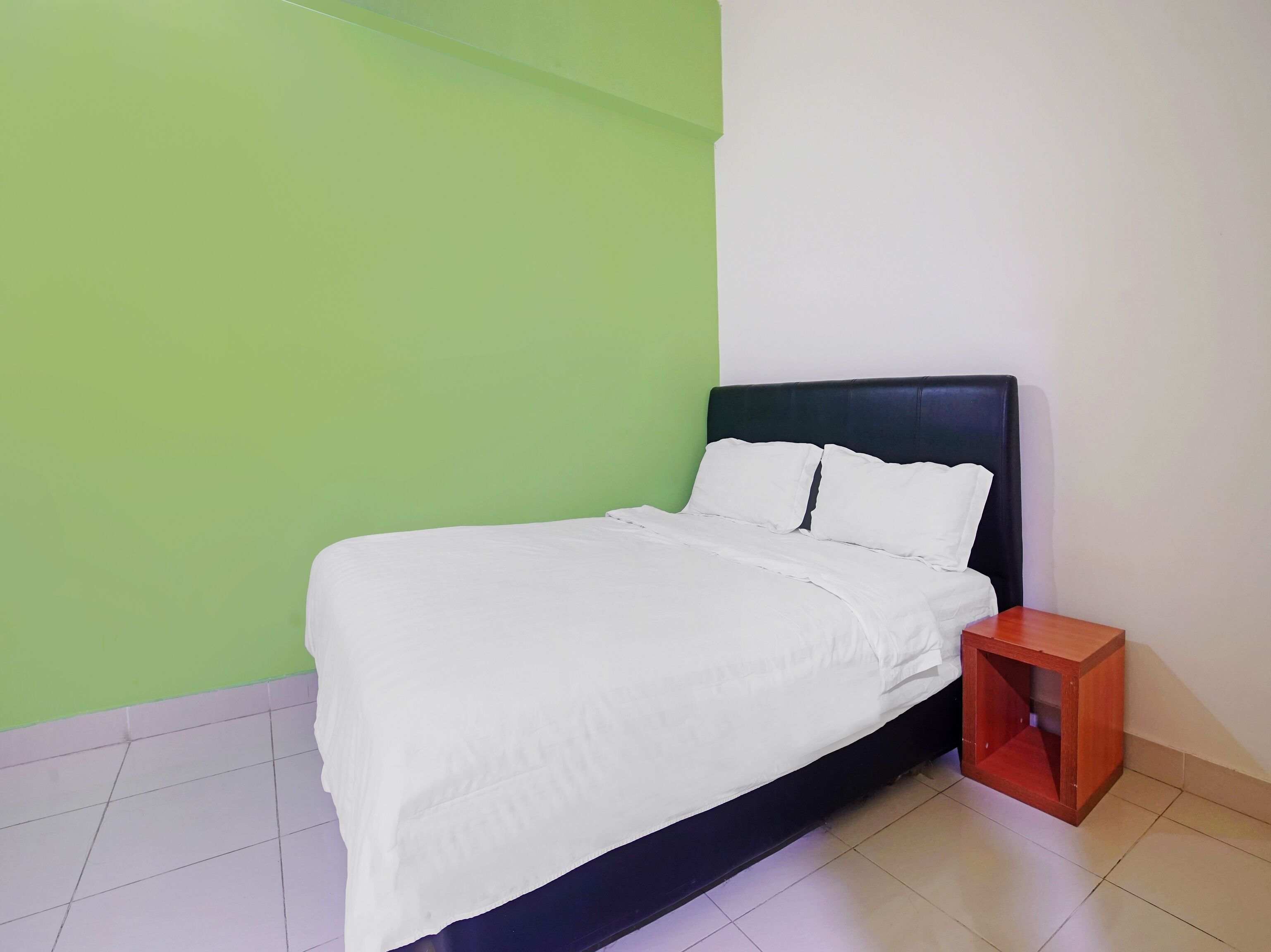 Oyo 90516 Hotel Night Queen Salak Tinggi