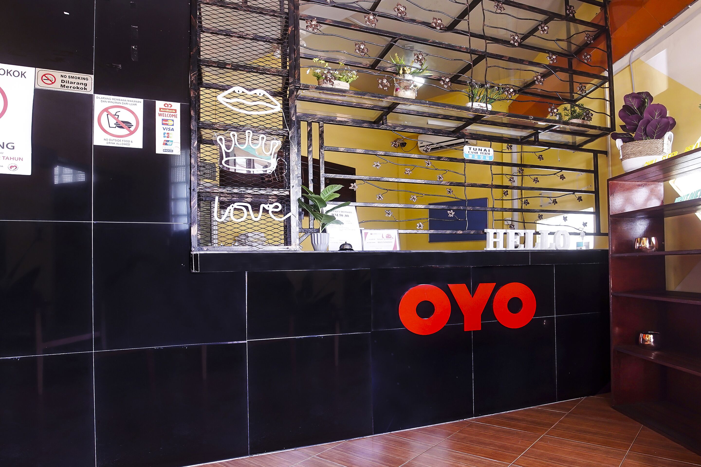 Oyo 90516 Hotel Night Queen Salak Tinggi