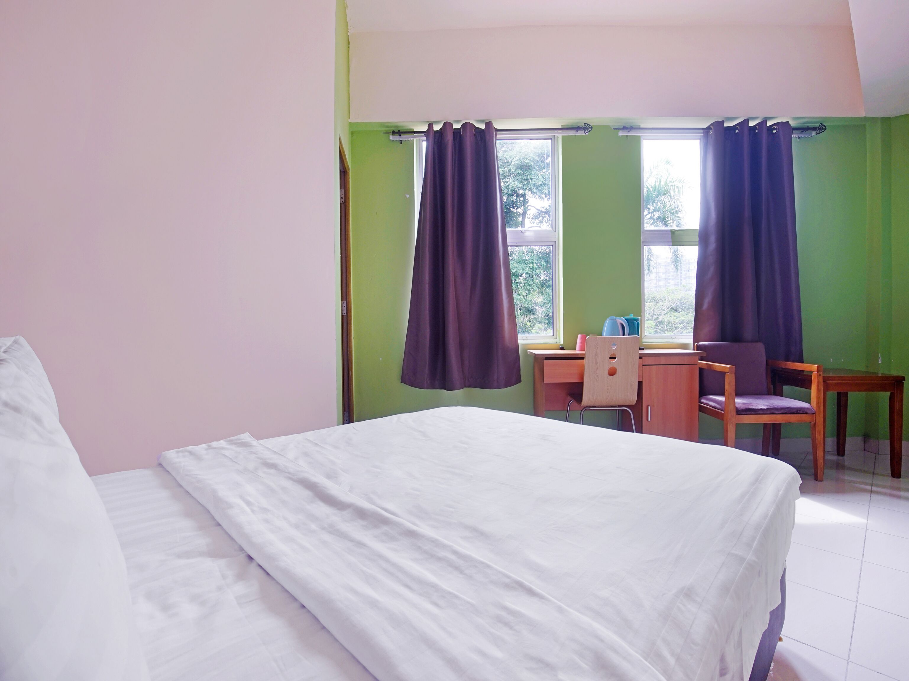 Oyo 90516 Hotel Night Queen Salak Tinggi