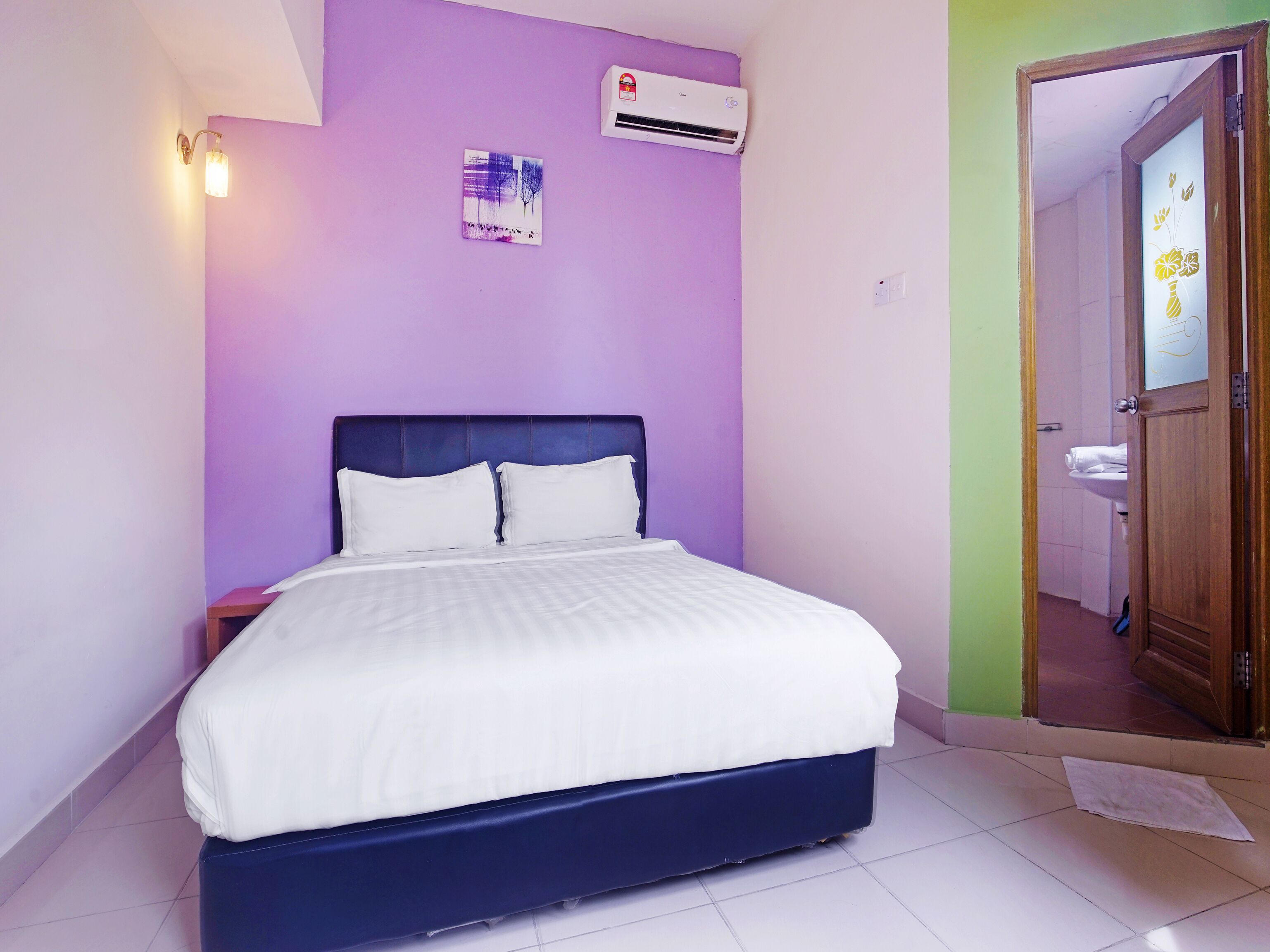 Oyo 90516 Hotel Night Queen Salak Tinggi