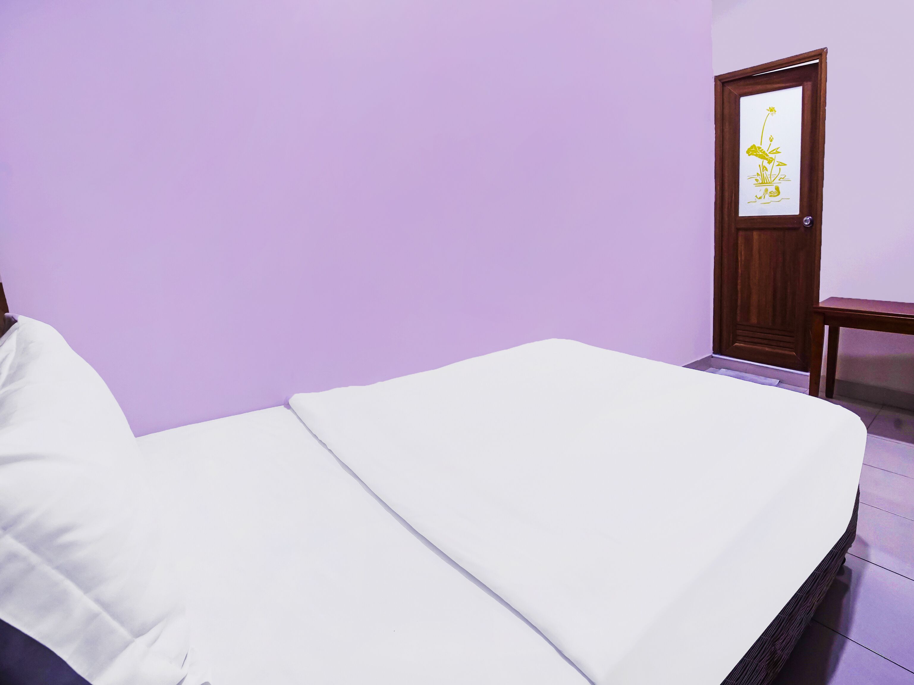 Oyo 90516 Hotel Night Queen Salak Tinggi