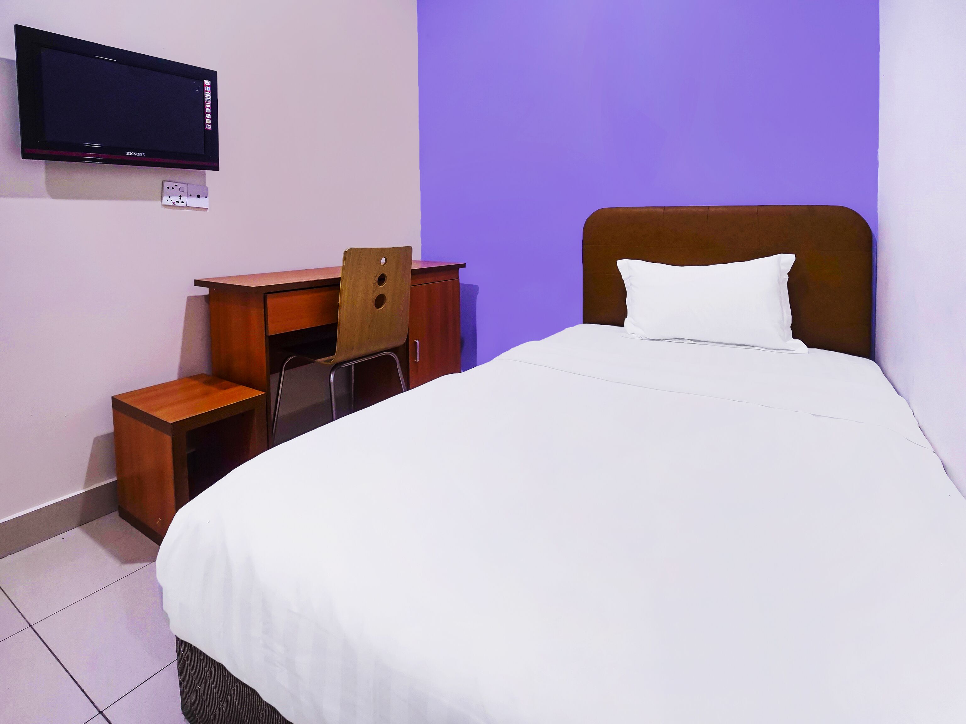 Oyo 90516 Hotel Night Queen Salak Tinggi