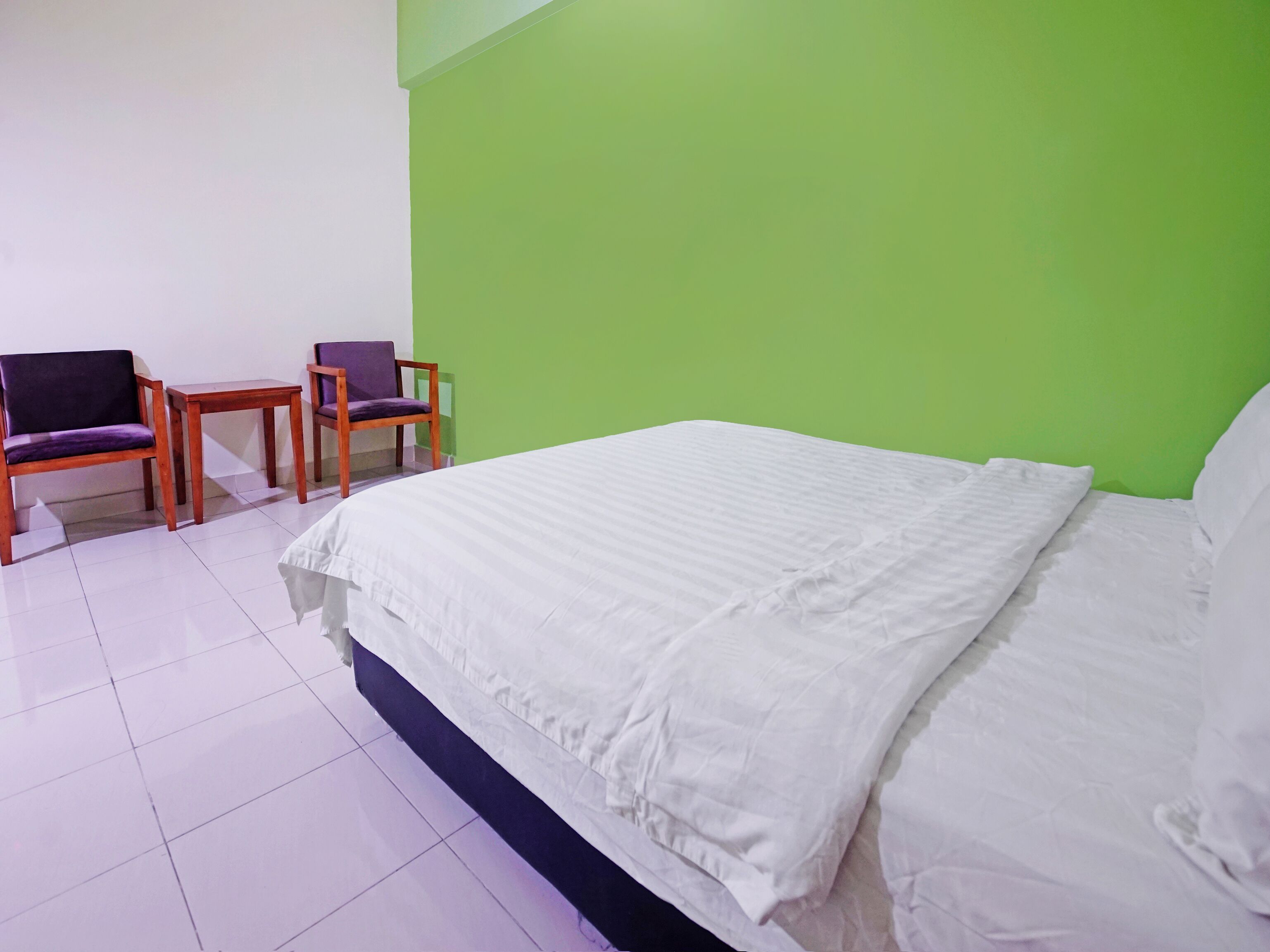 Oyo 90516 Hotel Night Queen Salak Tinggi