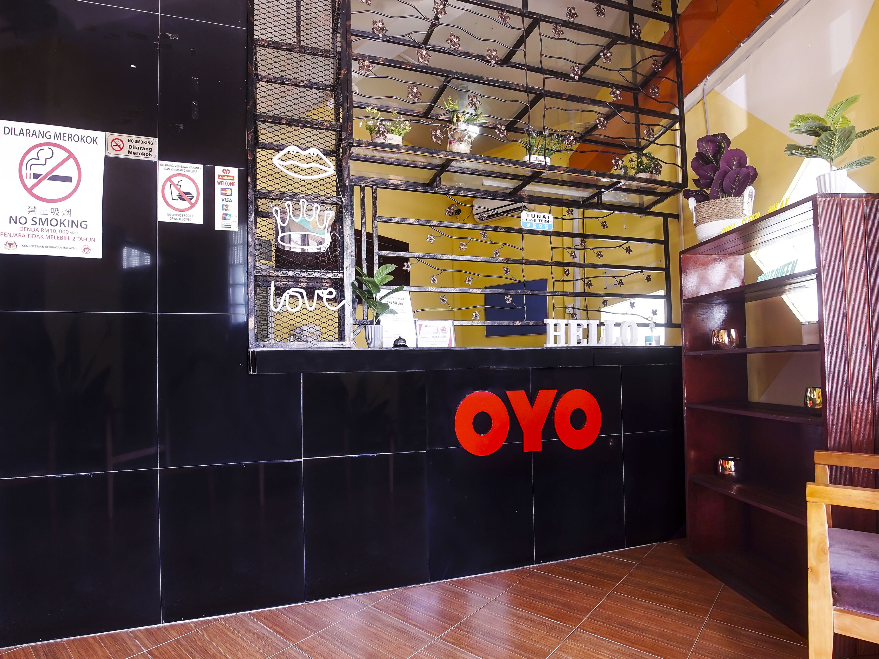 Oyo 90516 Hotel Night Queen Salak Tinggi