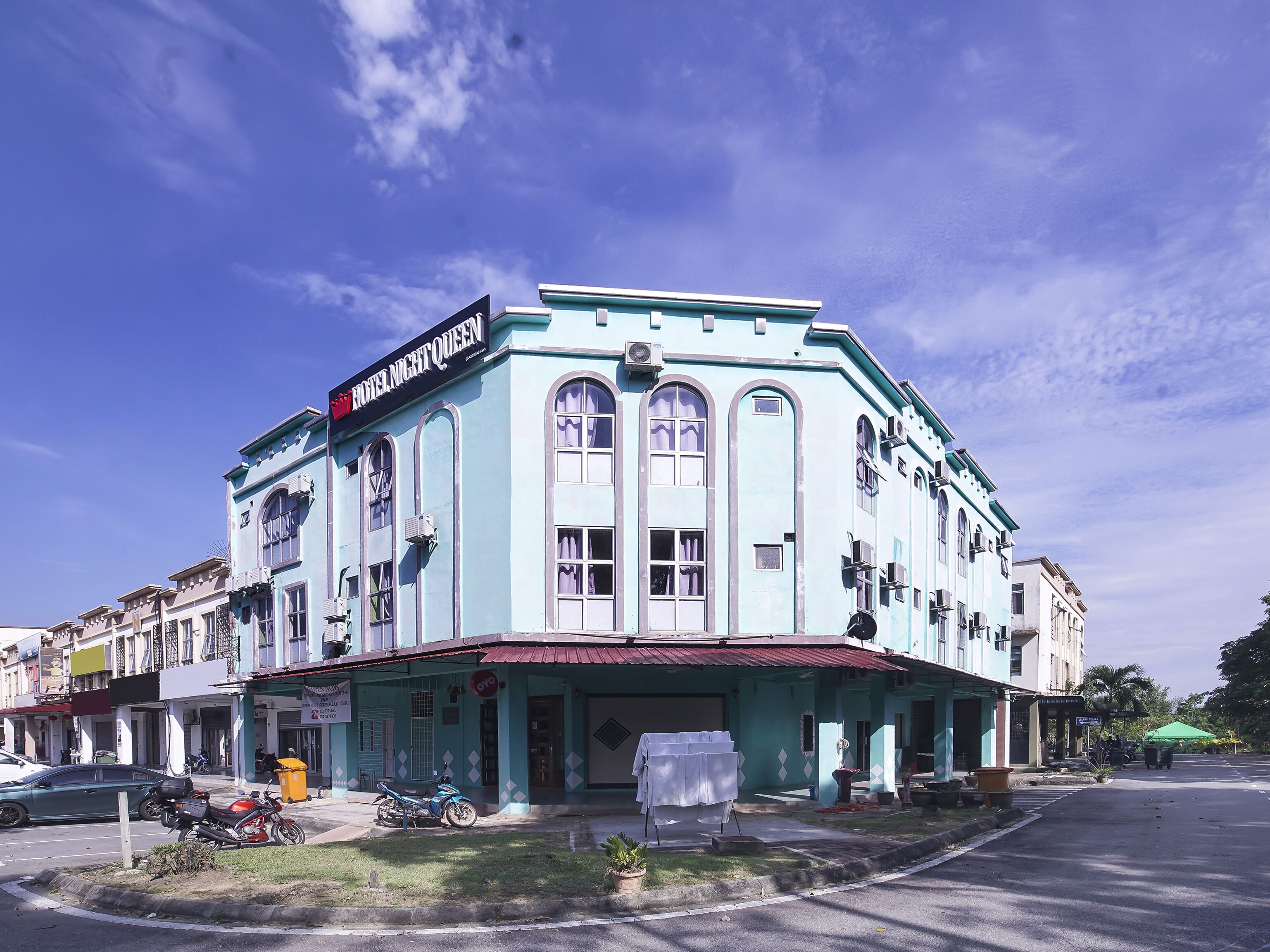 Oyo 90516 Hotel Night Queen Salak Tinggi