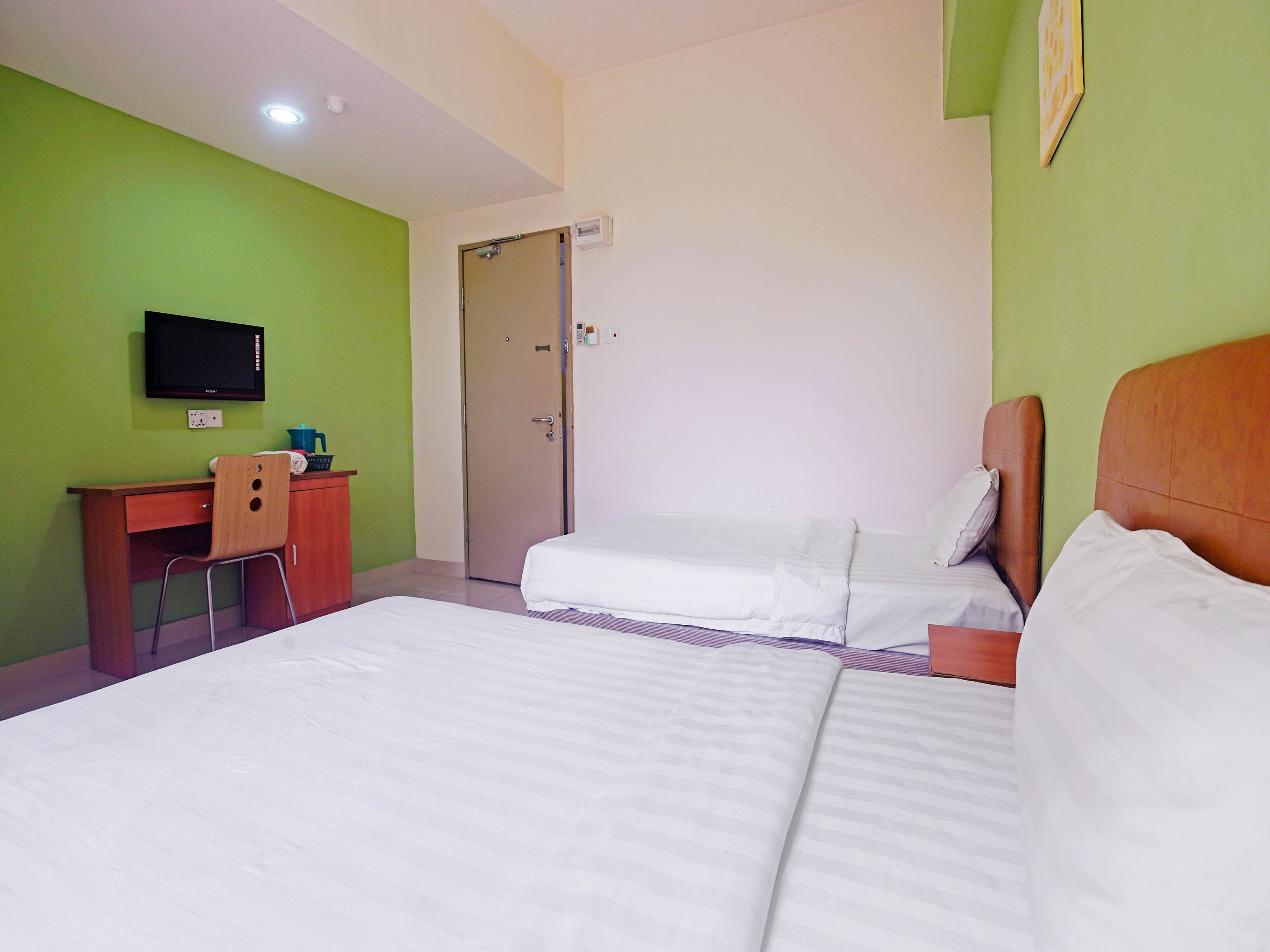 Oyo 90516 Hotel Night Queen Salak Tinggi
