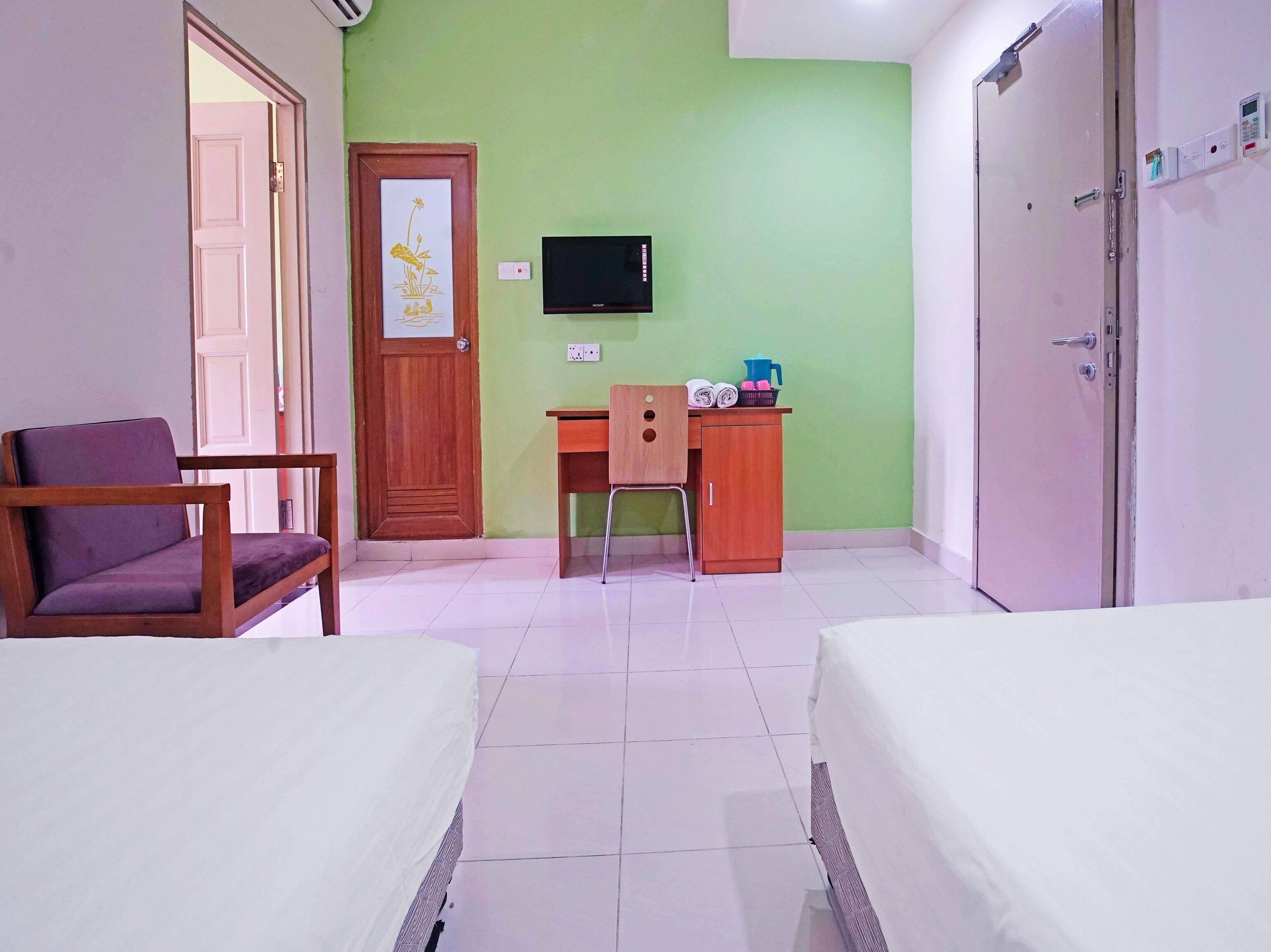 Oyo 90516 Hotel Night Queen Salak Tinggi