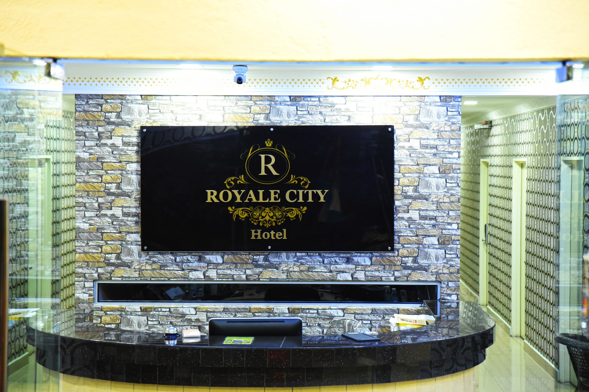 OYO 89665 Royale City Hotel
