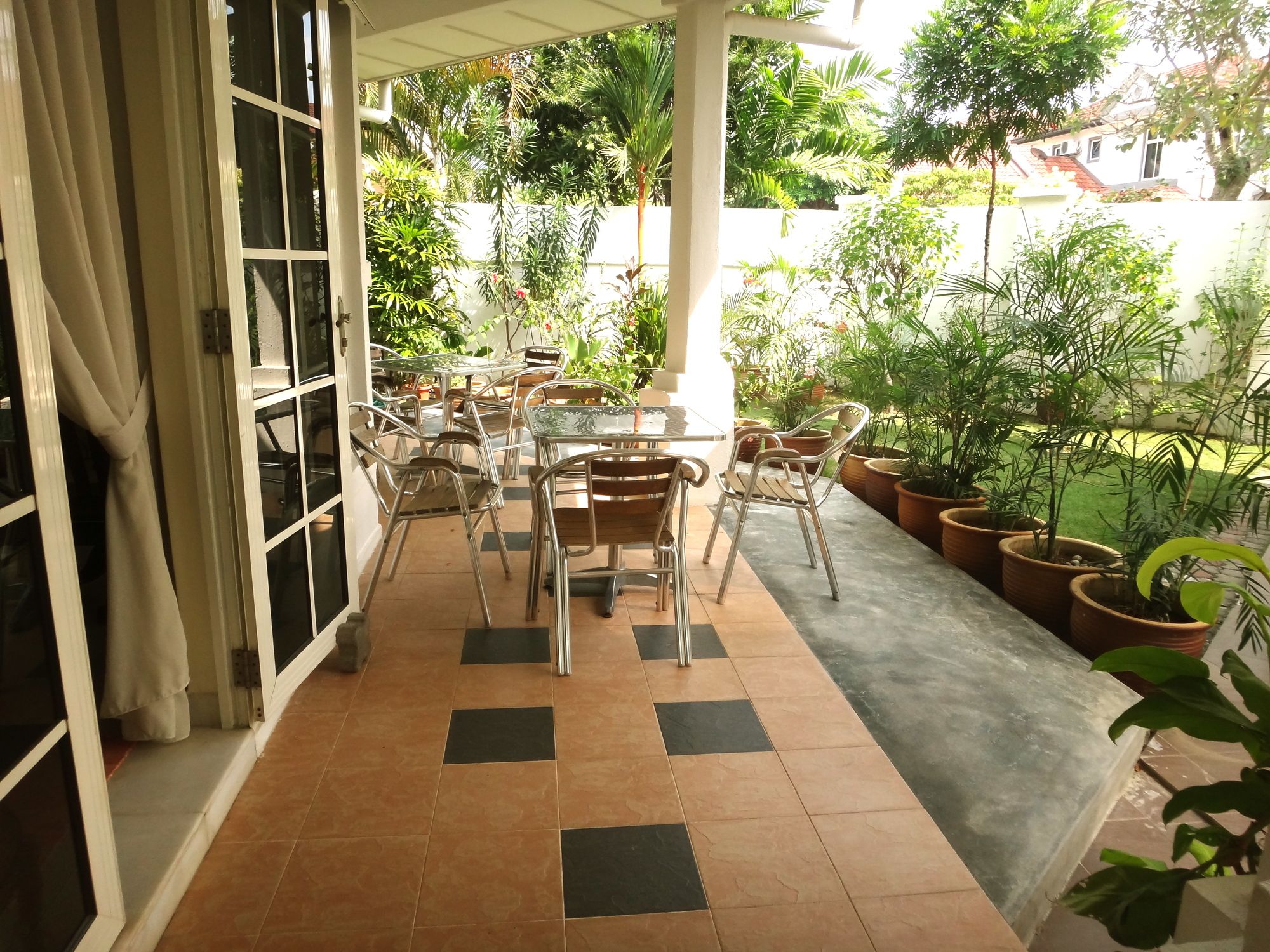 Rumah Putih Bed and Breakfast