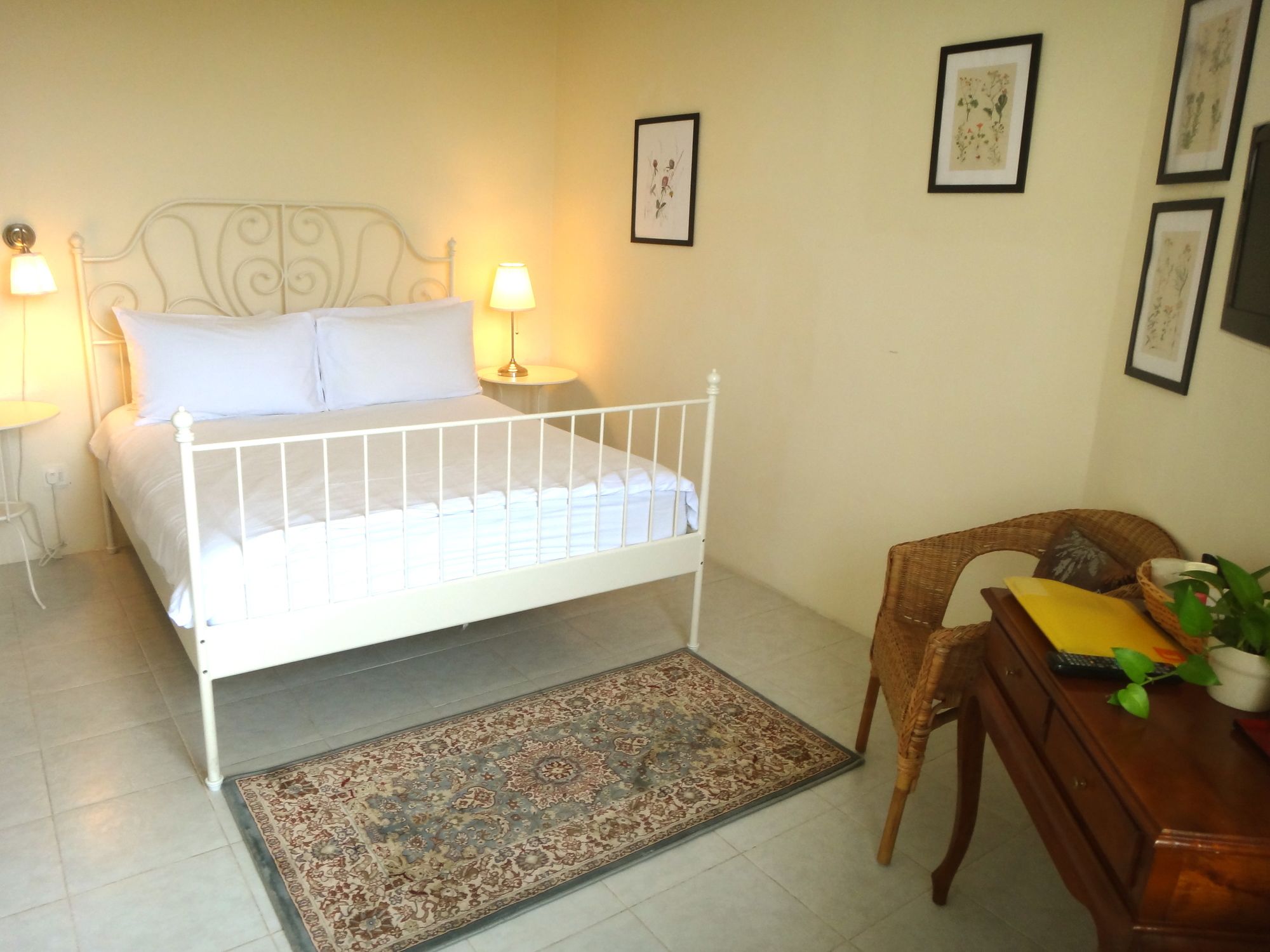 Rumah Putih Bed and Breakfast