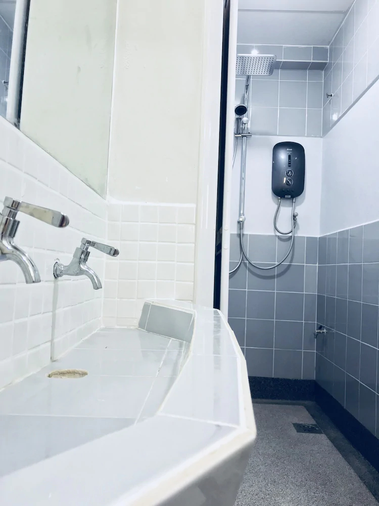 The Good Travelers Hostel At KLIA