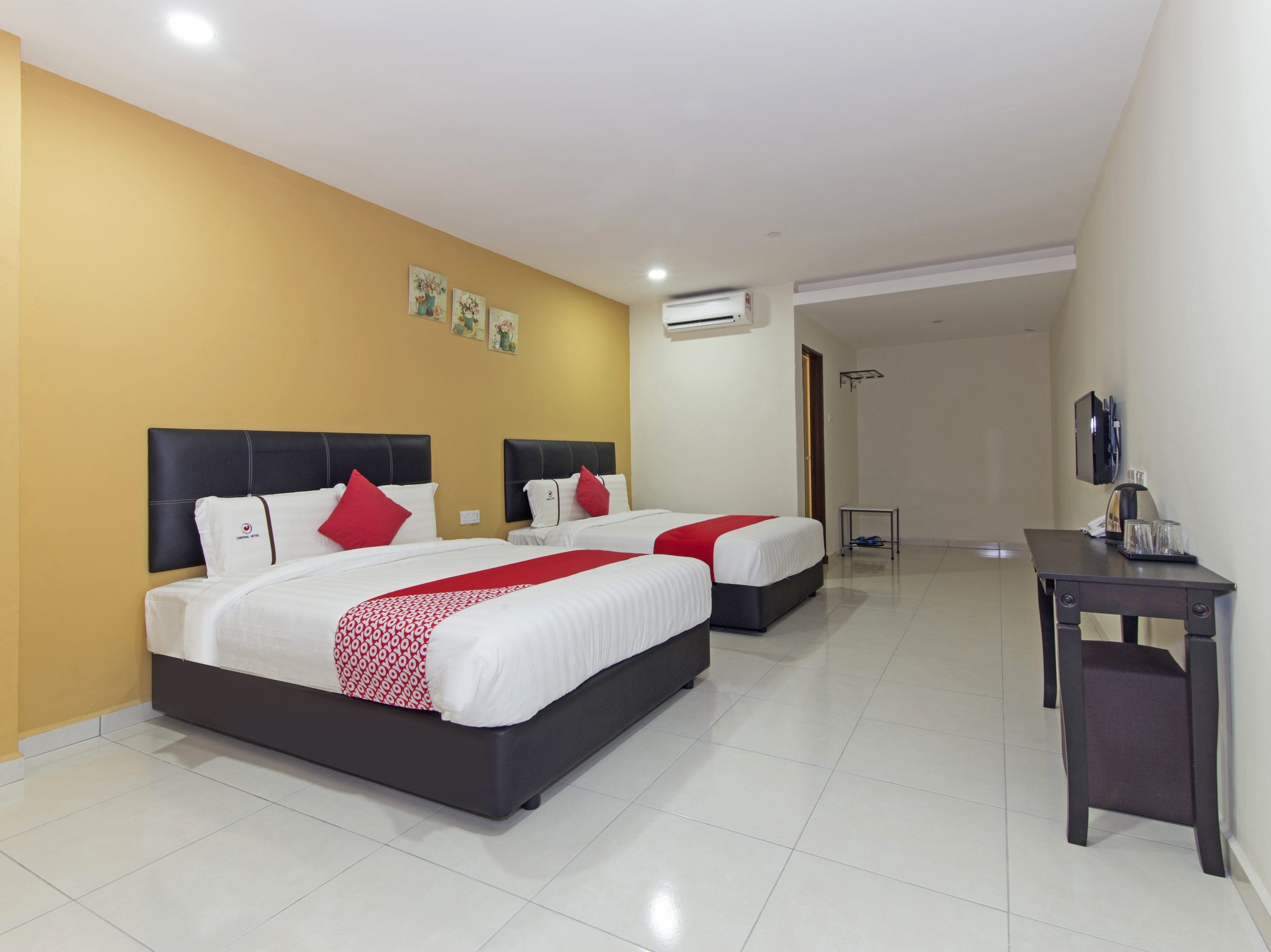 Central Hotel By OYO Rooms