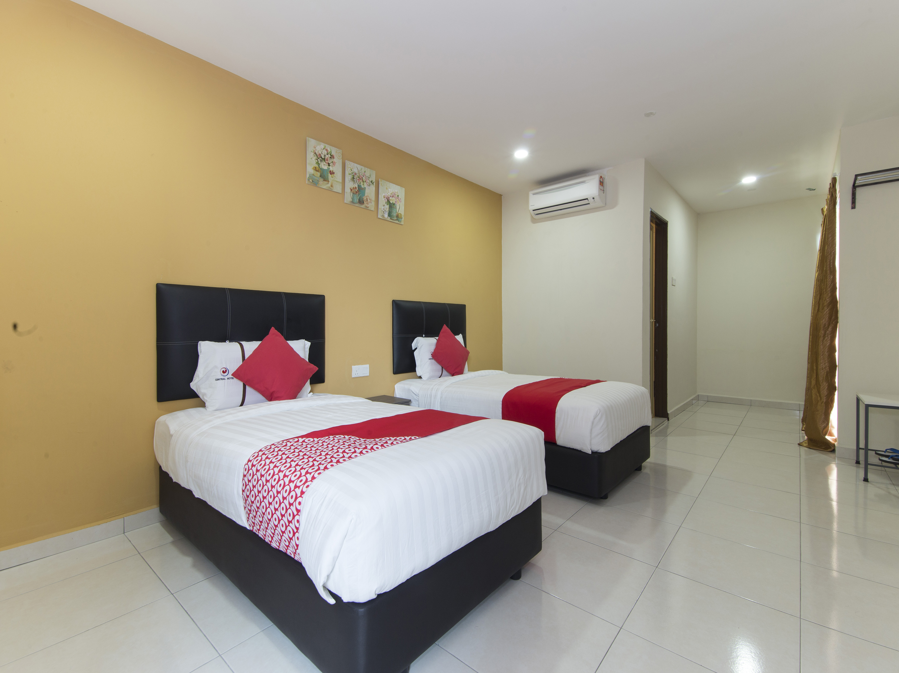 Central Hotel By OYO Rooms