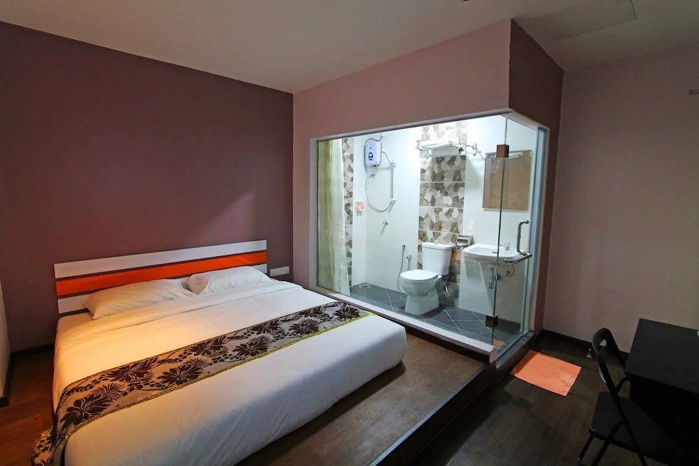 OYO 992 Red Orange Hotel Sdn Bhd Kuala Pilah