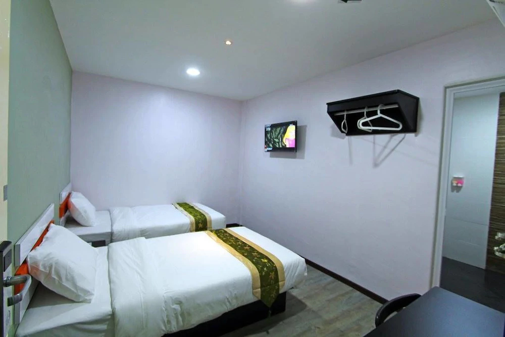 OYO 992 Red Orange Hotel Sdn Bhd Kuala Pilah