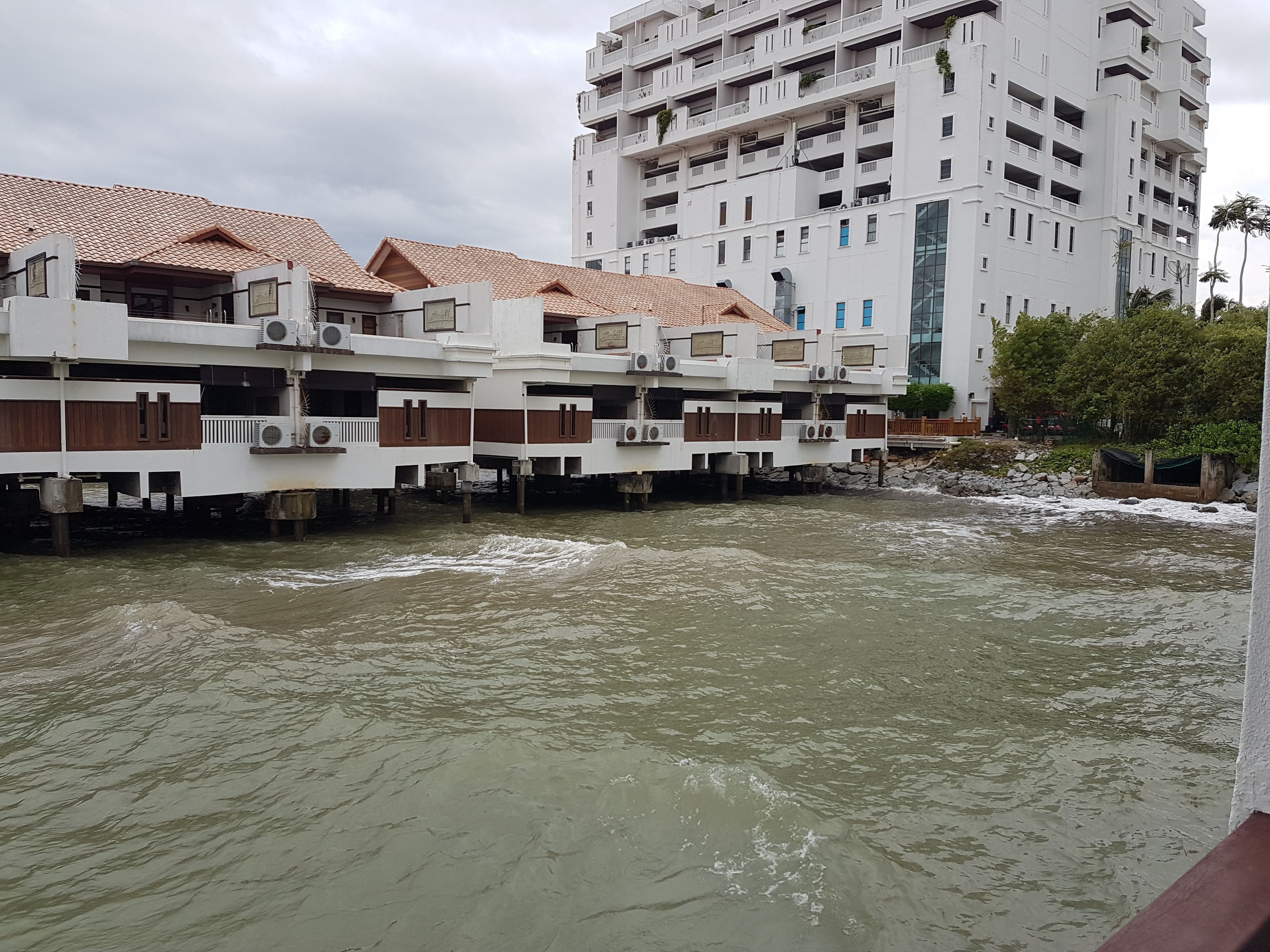 Crystal Private Water Chalet