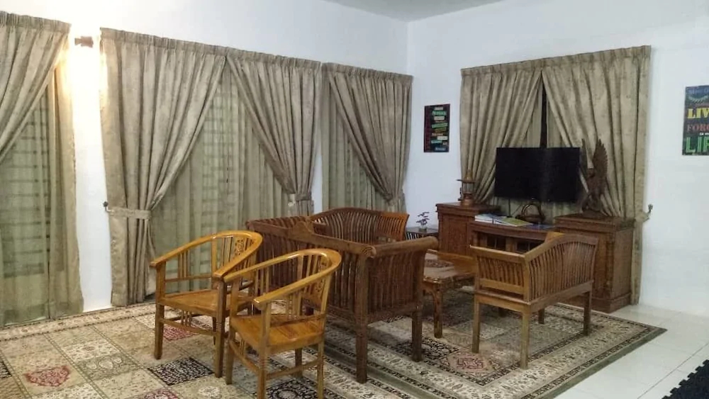 Nur Banglo Homestay Port Dickson