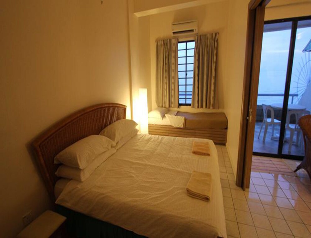 Paradise Lagoon Apartment